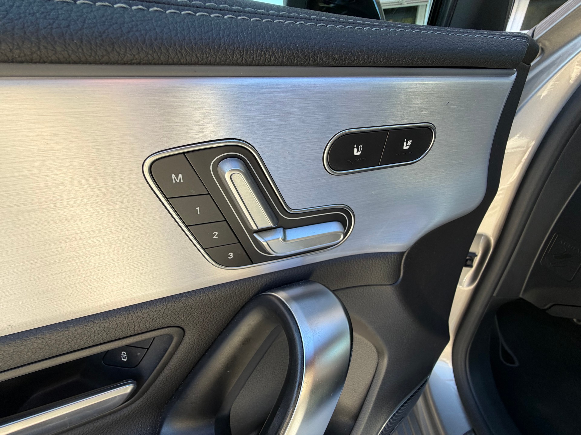 MERCEDES-BENZ A 35 AMG 4matic-image-5