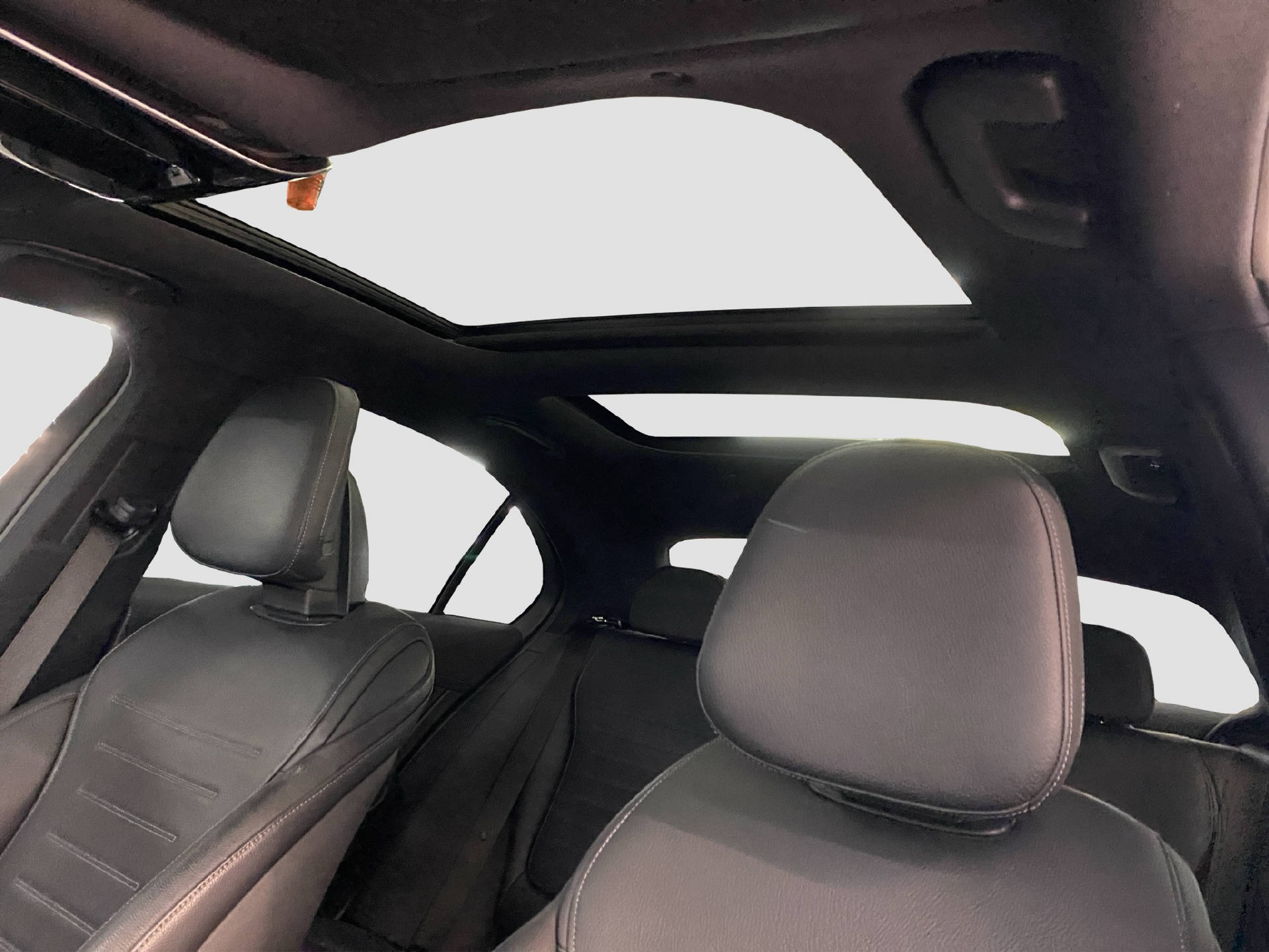 MERCEDES-BENZ C 220 d AMG Line-image-9