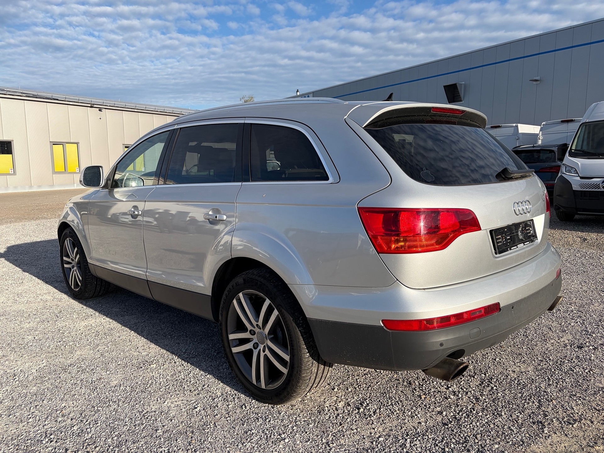 AUDI Q7 4.2 FSI quattro tiptronic-image-2