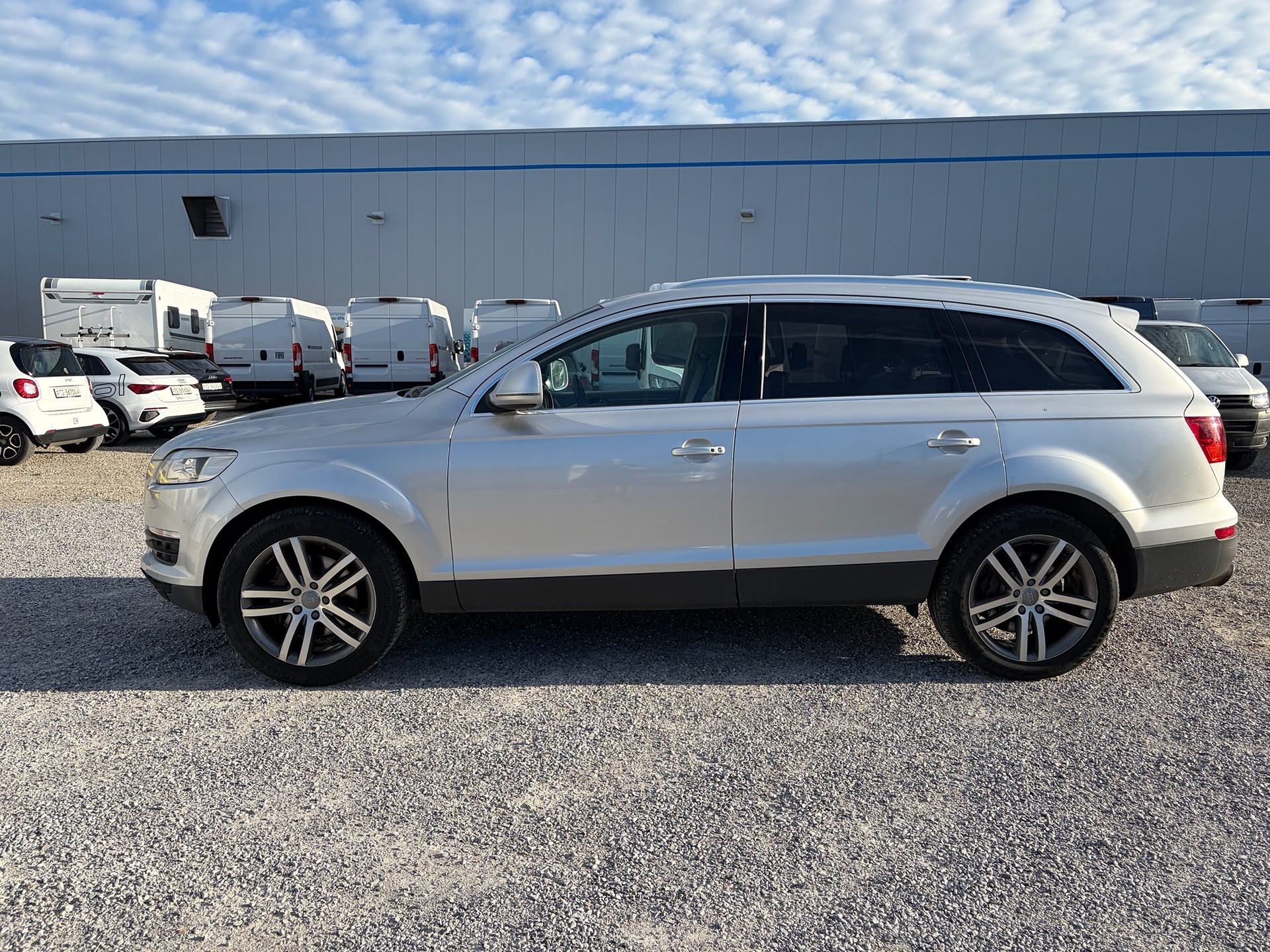 AUDI Q7 4.2 FSI quattro tiptronic-image-1