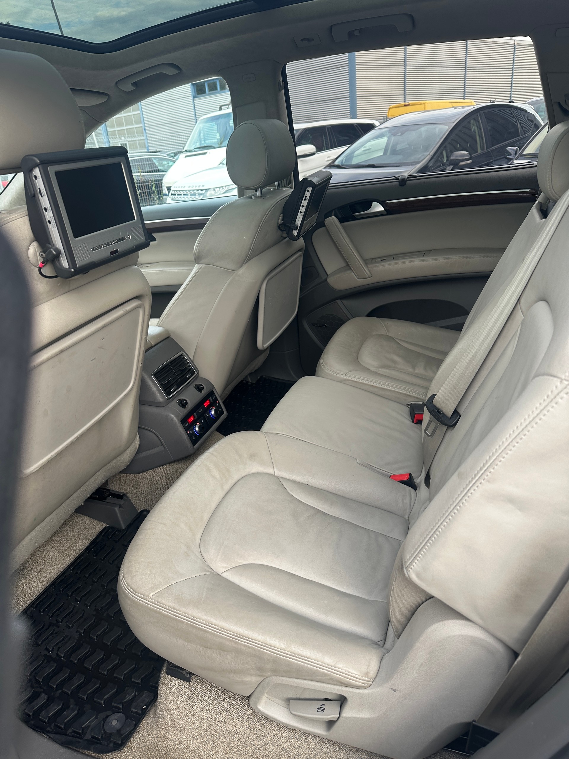AUDI Q7 4.2 FSI quattro tiptronic-image-8