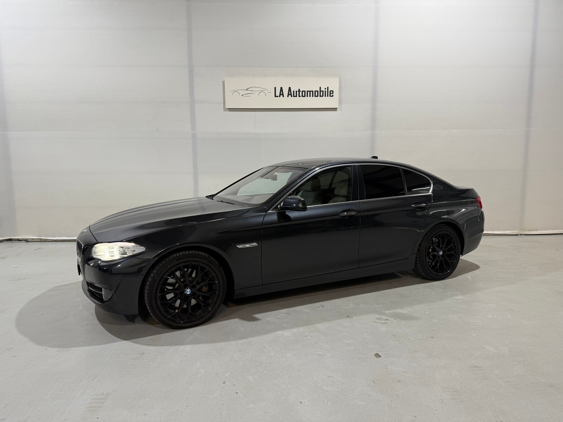 BMW 528i xDrive Steptronic-image-1