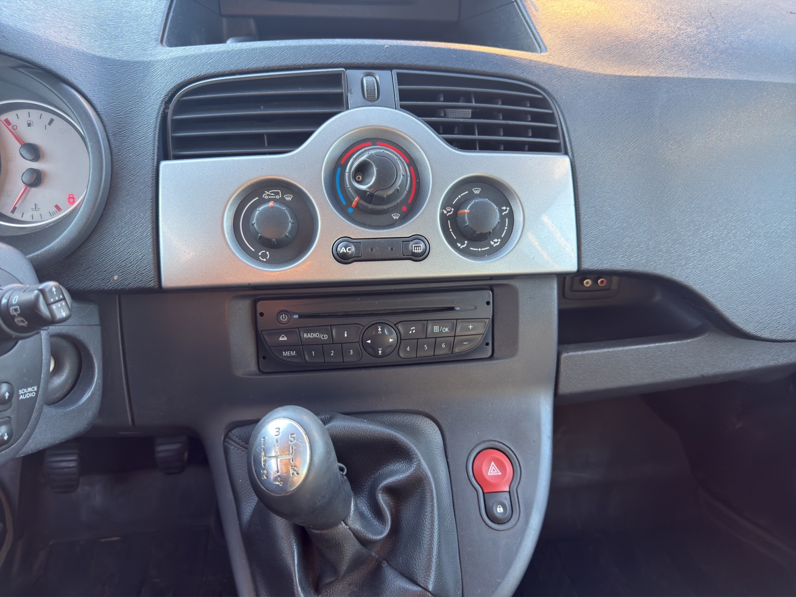 RENAULT Kangoo 1.6 16V Authentique-image-6