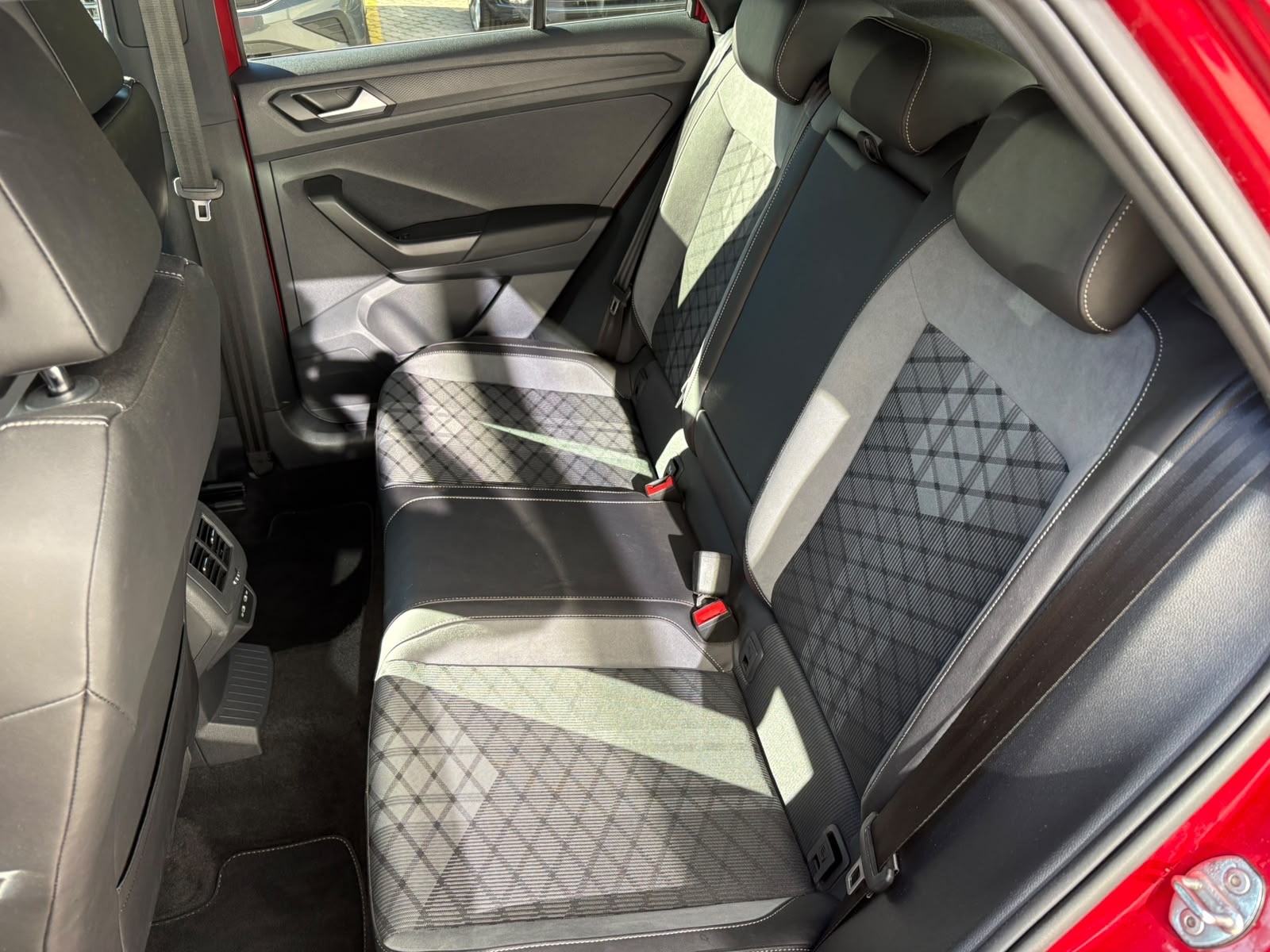 VW T-Roc 2.0 TDI SCR R-Line 4Motion DSG-image-8