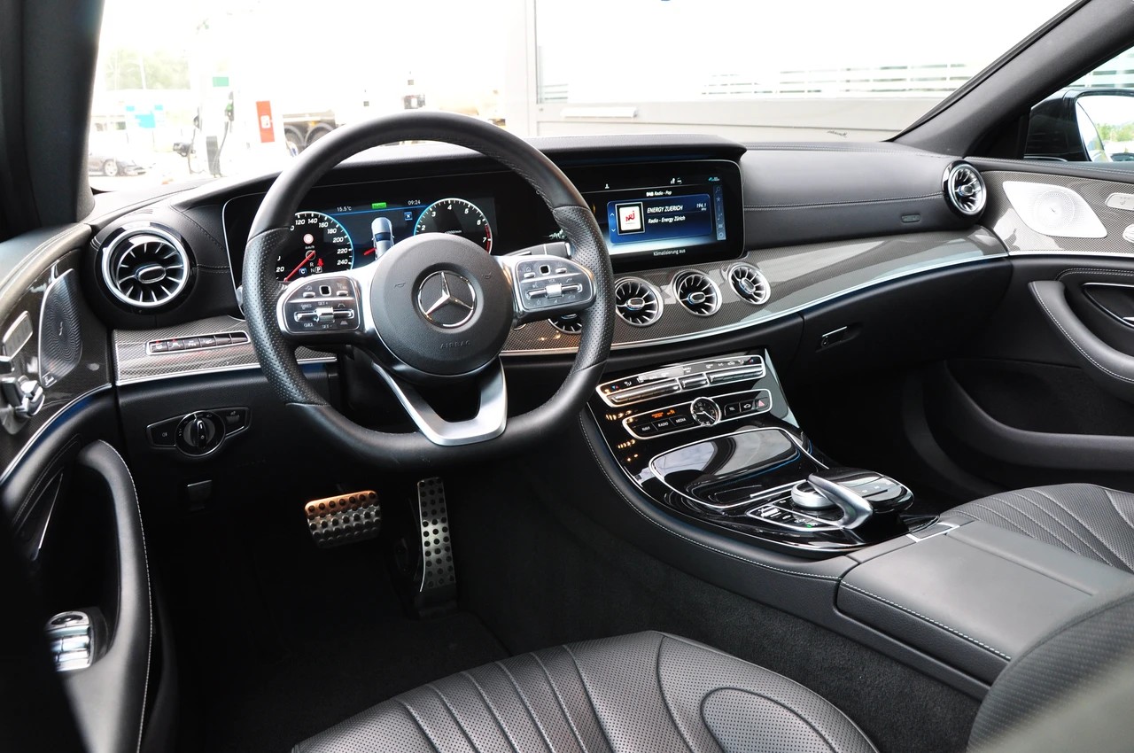 MERCEDES-BENZ CLS 450 4Matic AMG Line 9G-Tronic-image-15