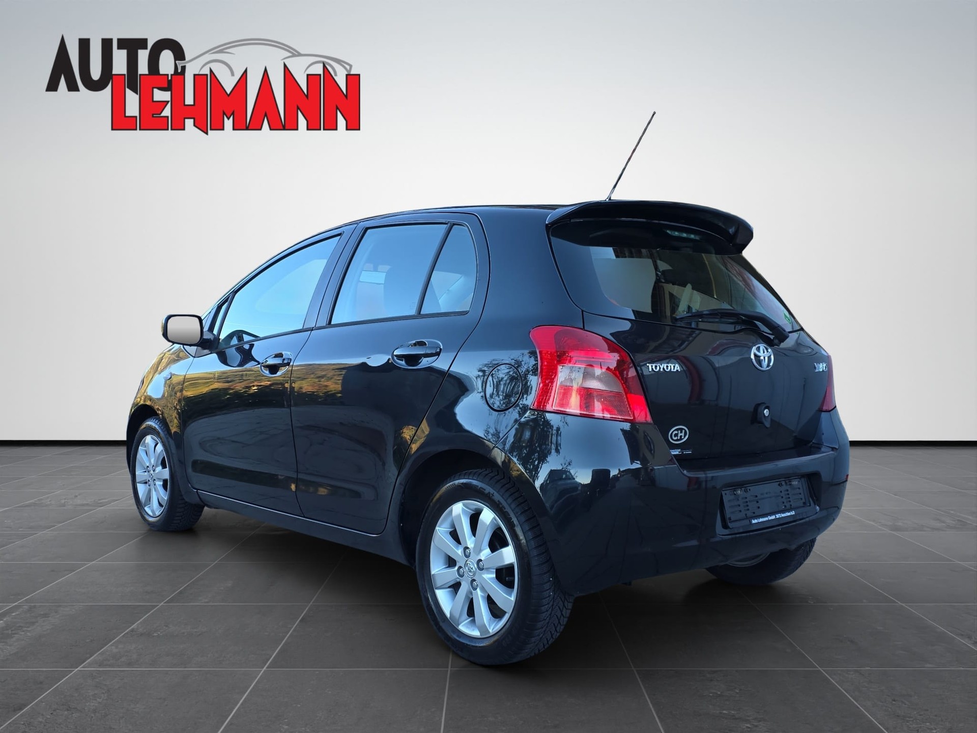 TOYOTA Yaris 1.3 Linea Sol-image-5