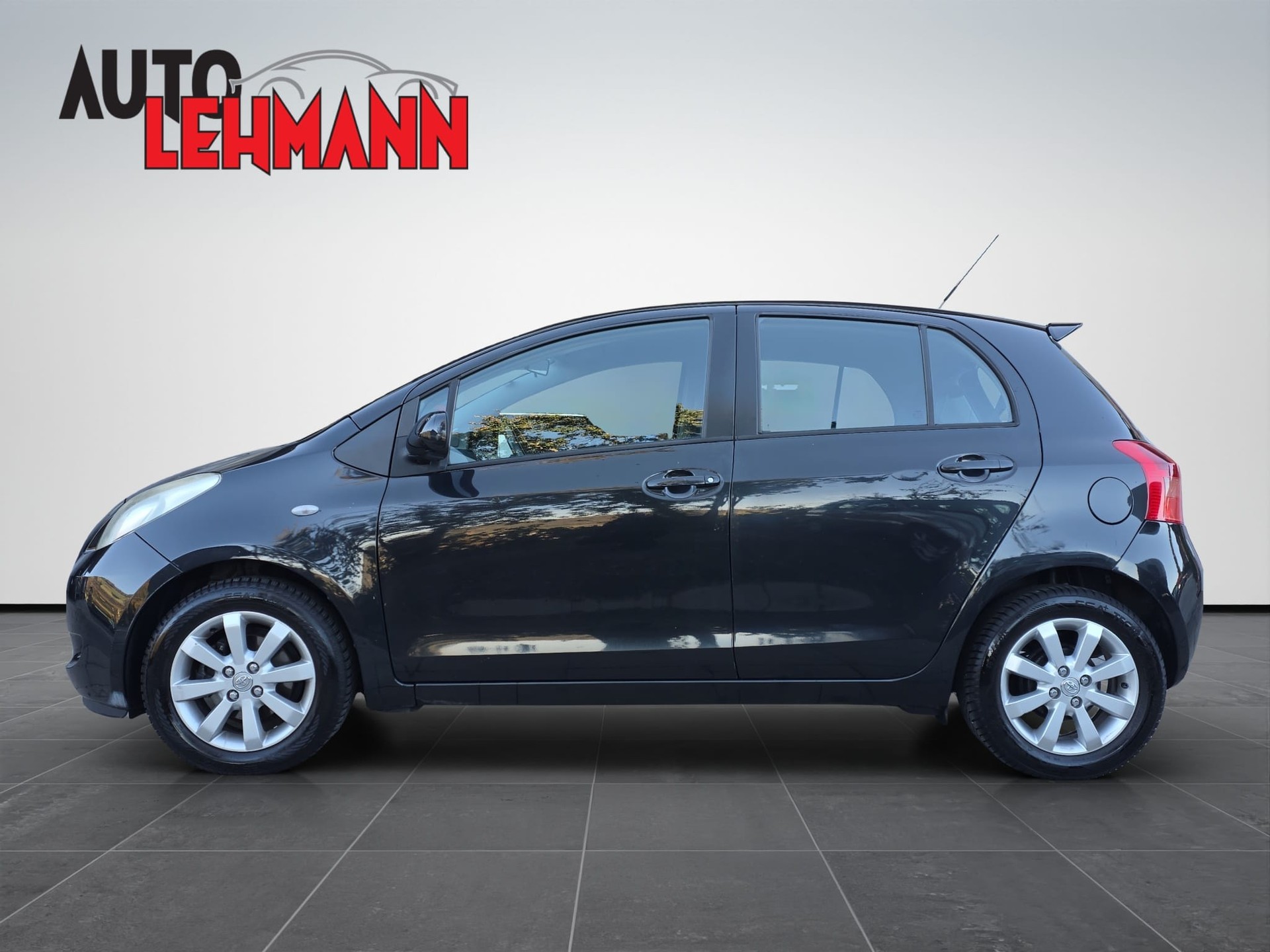 TOYOTA Yaris 1.3 Linea Sol-image-3