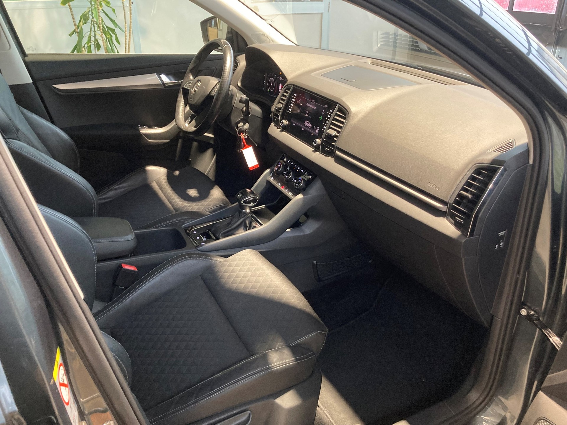 SKODA Karoq 1.5 TSI ACT Ambition DSG-image-12