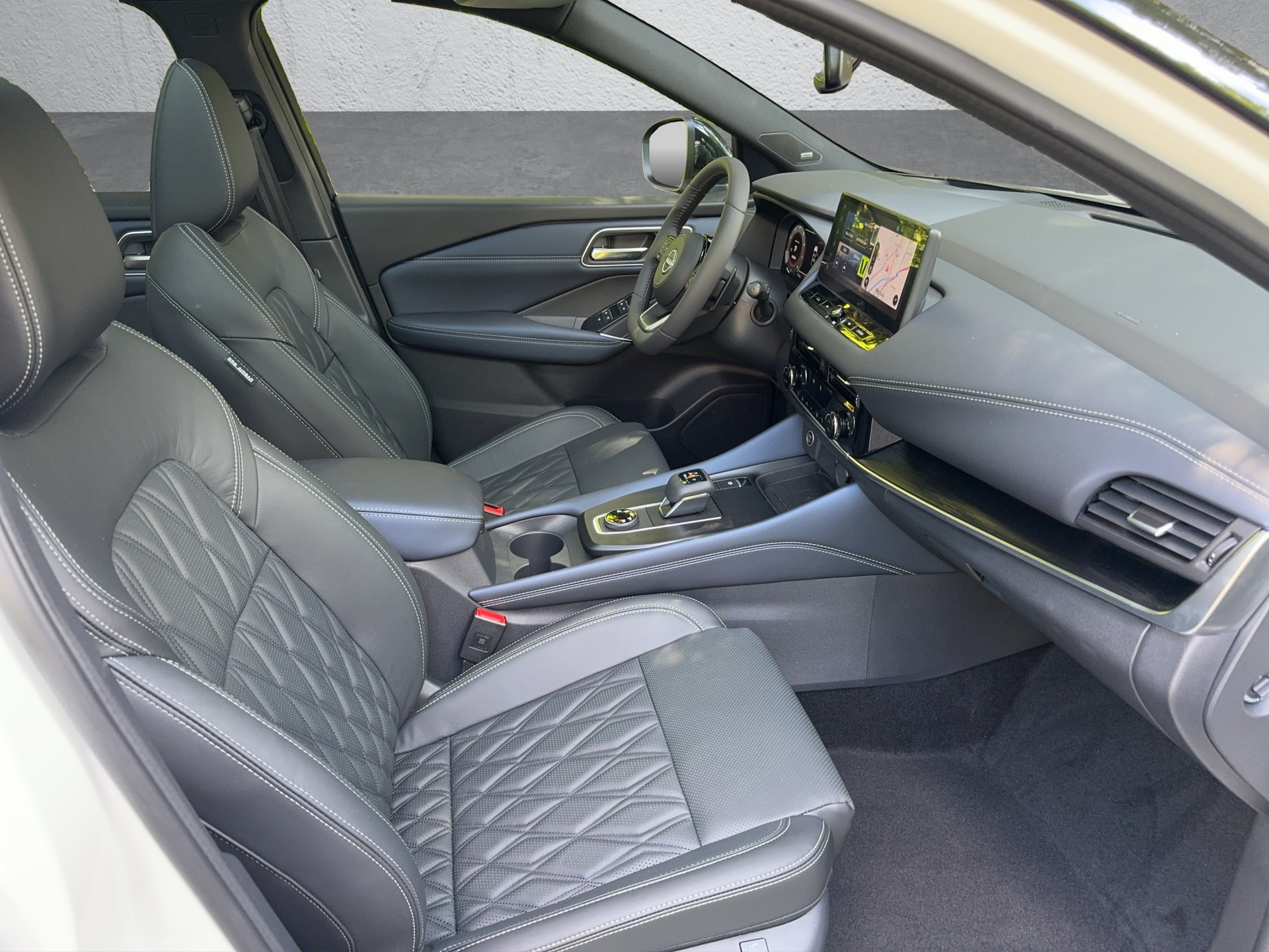 NISSAN Qashqai 1.3 MHEV Tekna+ 4x4-image-15