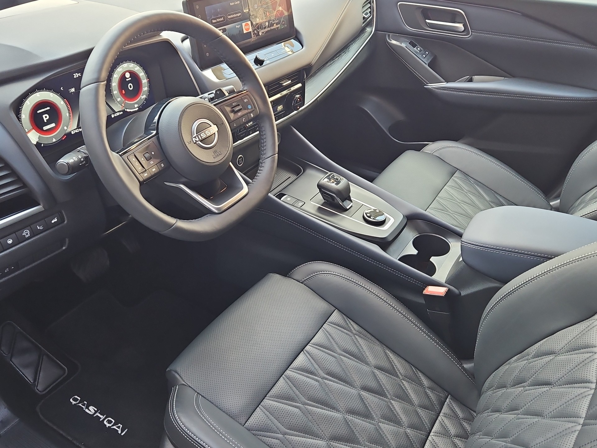 NISSAN Qashqai 1.3 MHEV Tekna+ 4x4-image-9
