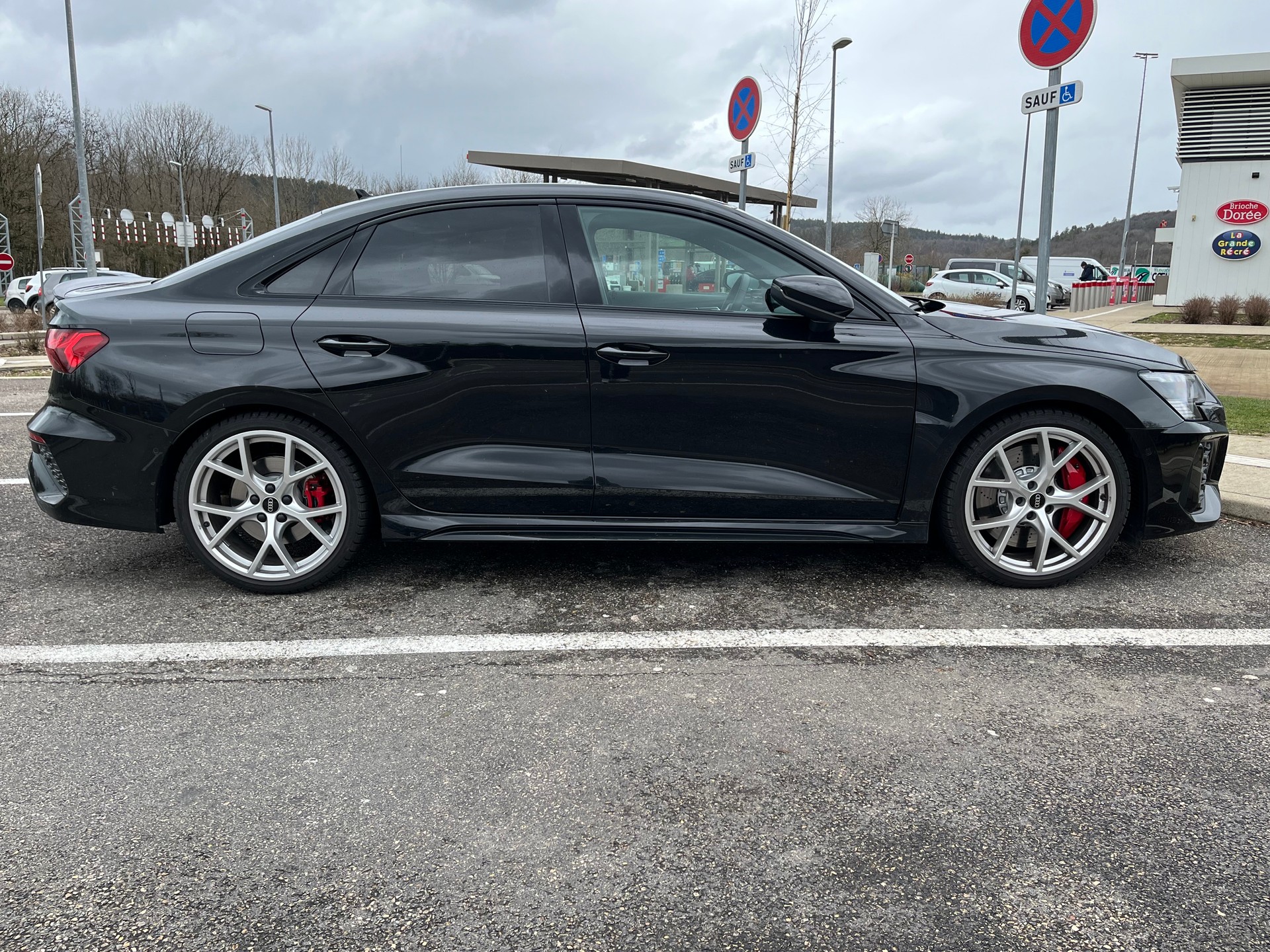 AUDI RS3 Limousine 8Y-image-3