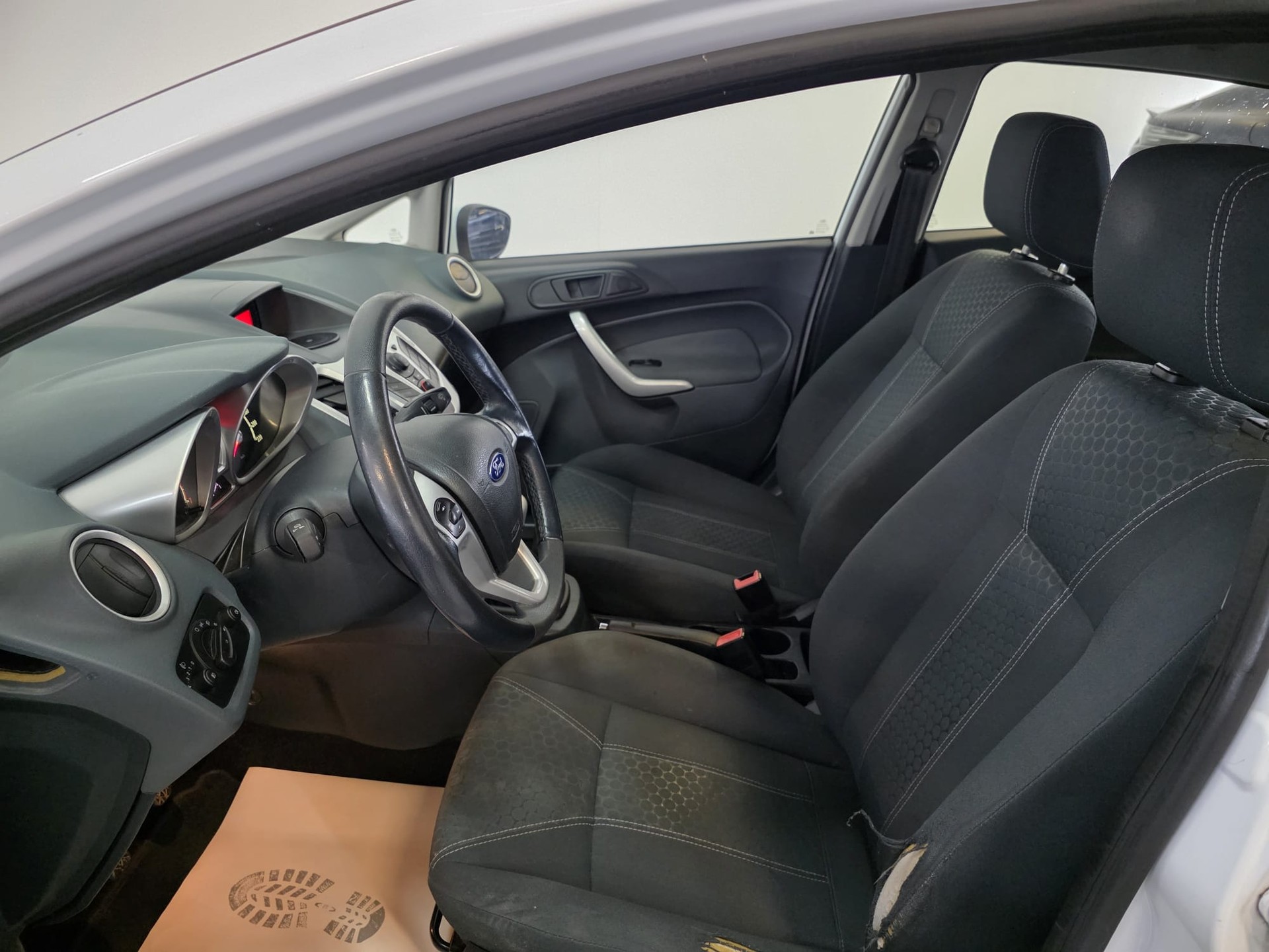 FORD Fiesta 1.6 16V Titanium-image-19