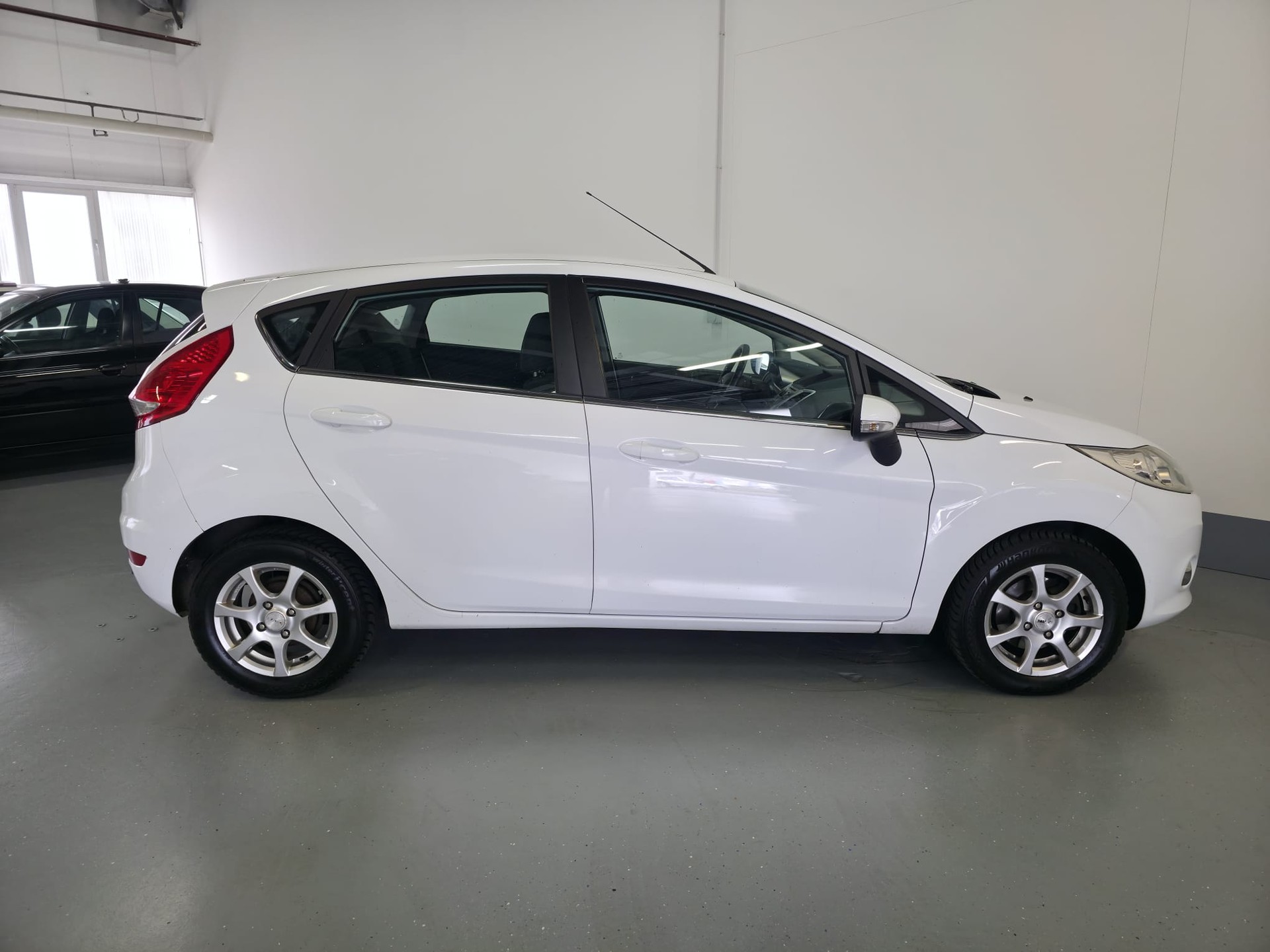 FORD Fiesta 1.6 16V Titanium-image-6