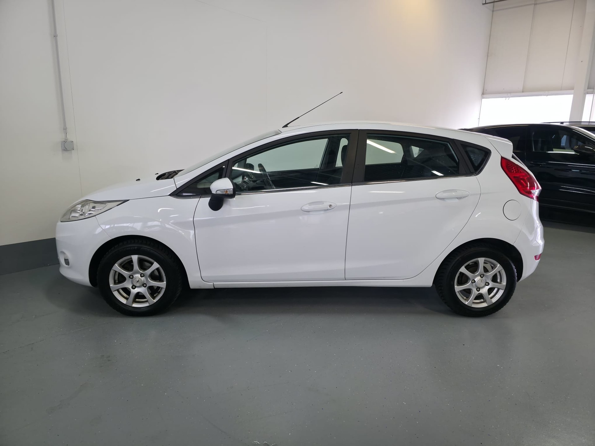 FORD Fiesta 1.6 16V Titanium-image-5