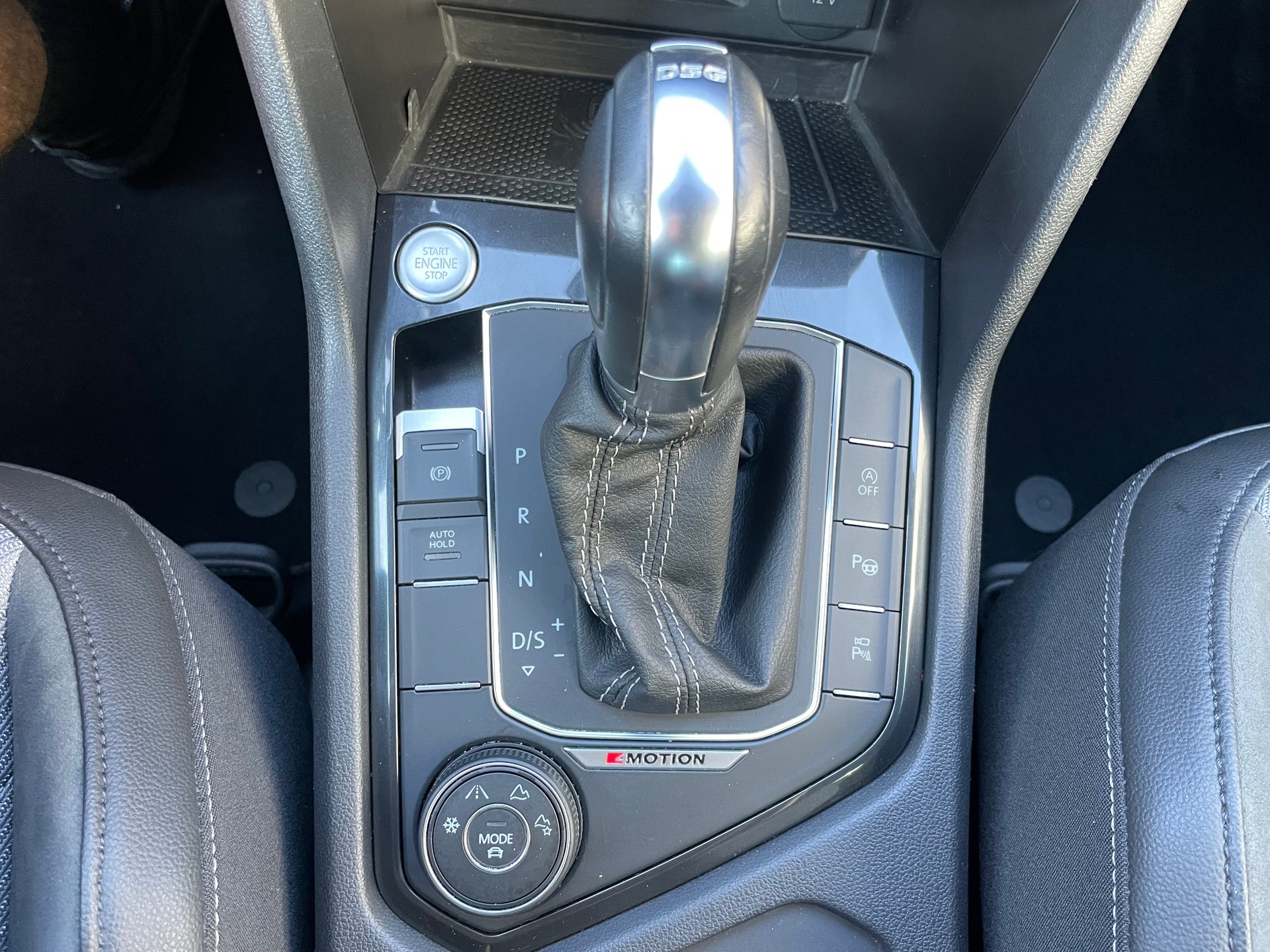 VW Tiguan 2.0TSI R-line 4Motion DSG (47)-image-16