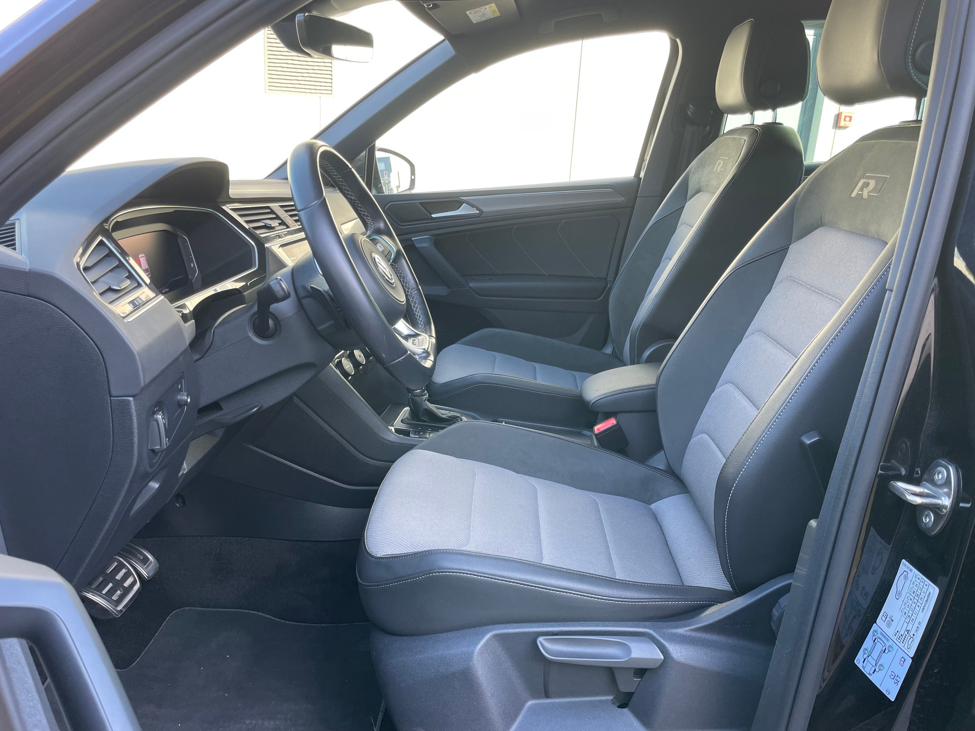 VW Tiguan 2.0TSI R-line 4Motion DSG (47)-image-5
