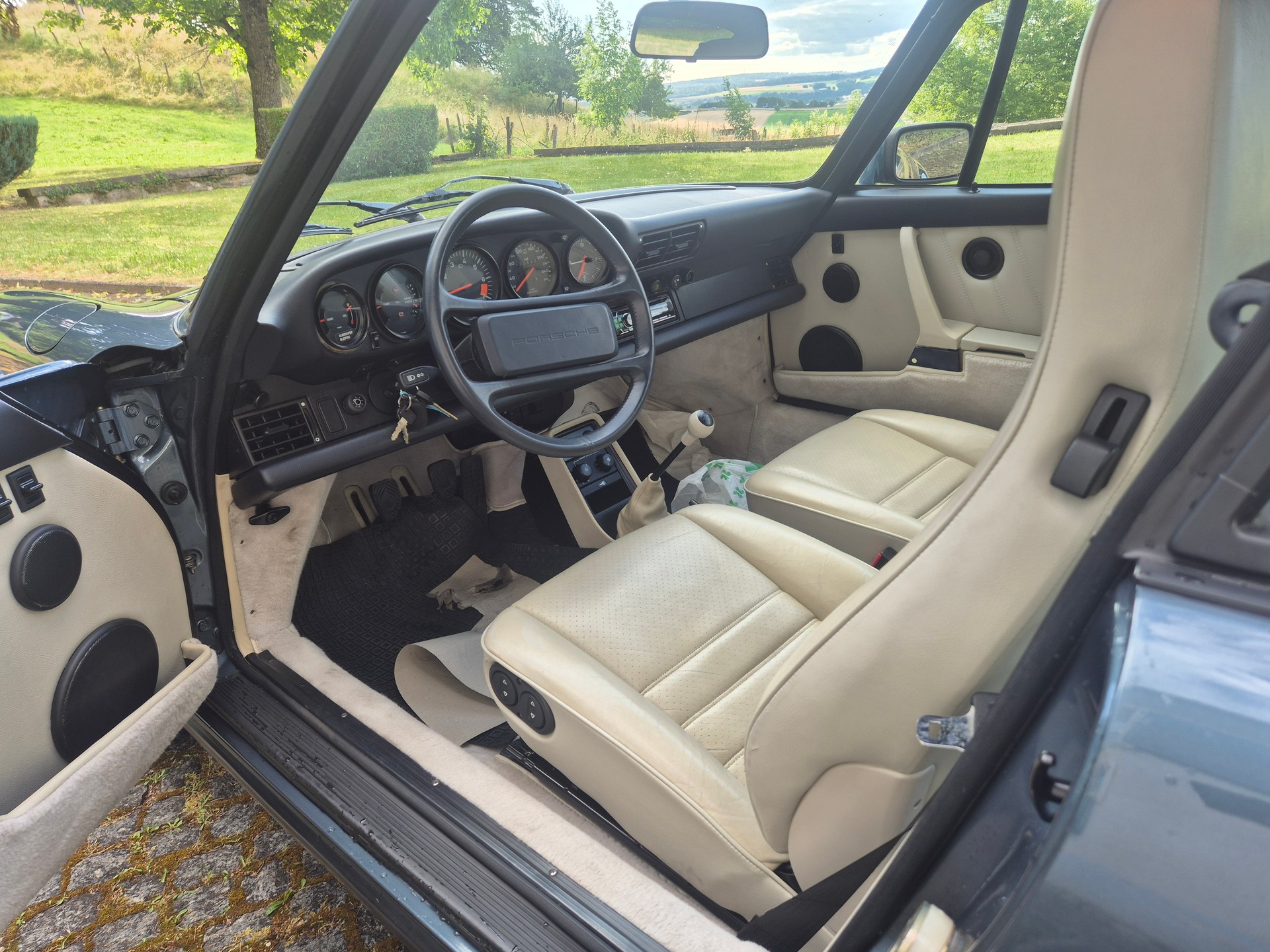 PORSCHE 911 Carrera veterans statut !1er mains-image-1
