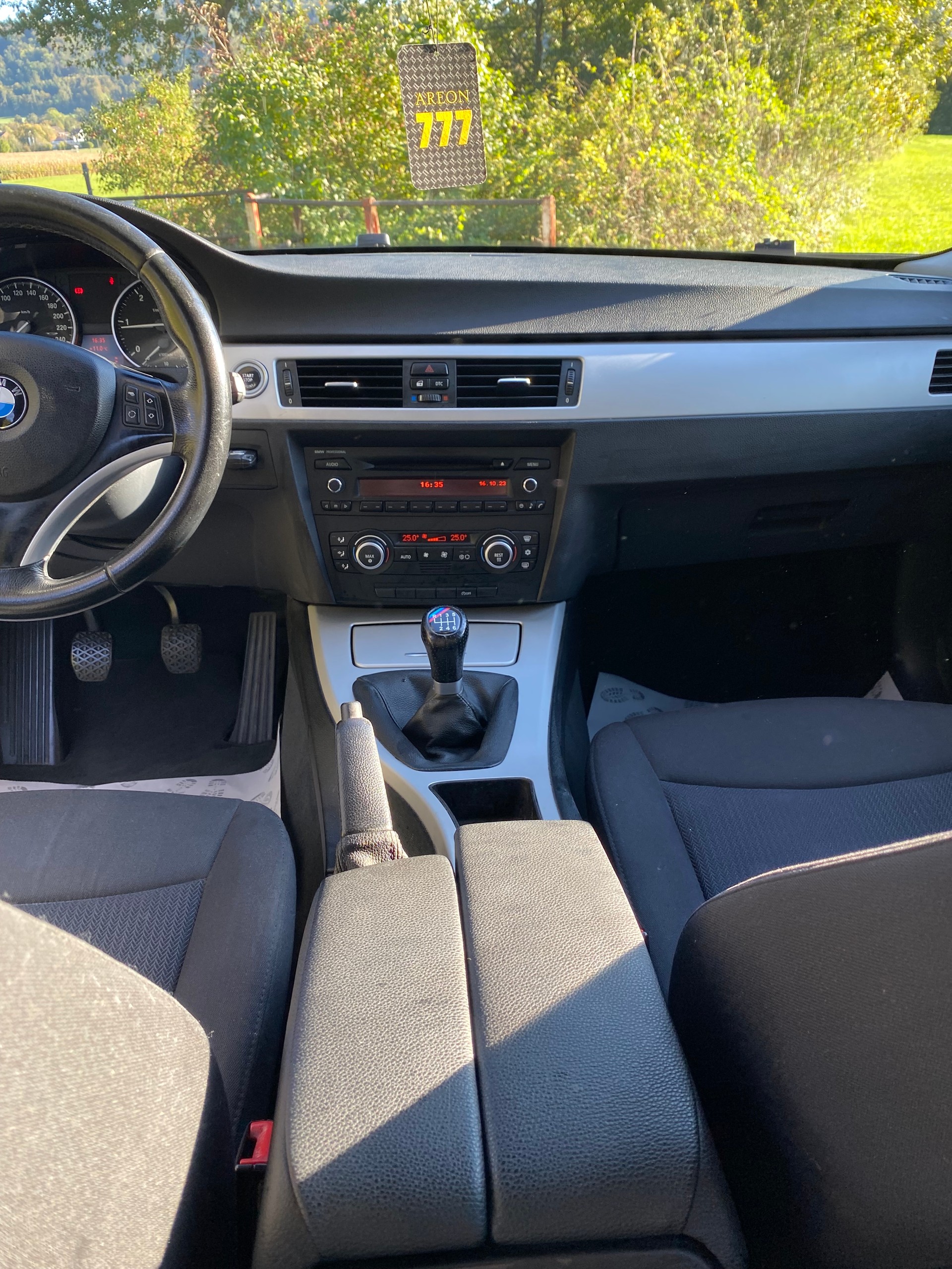 BMW 320d Touring-image-7