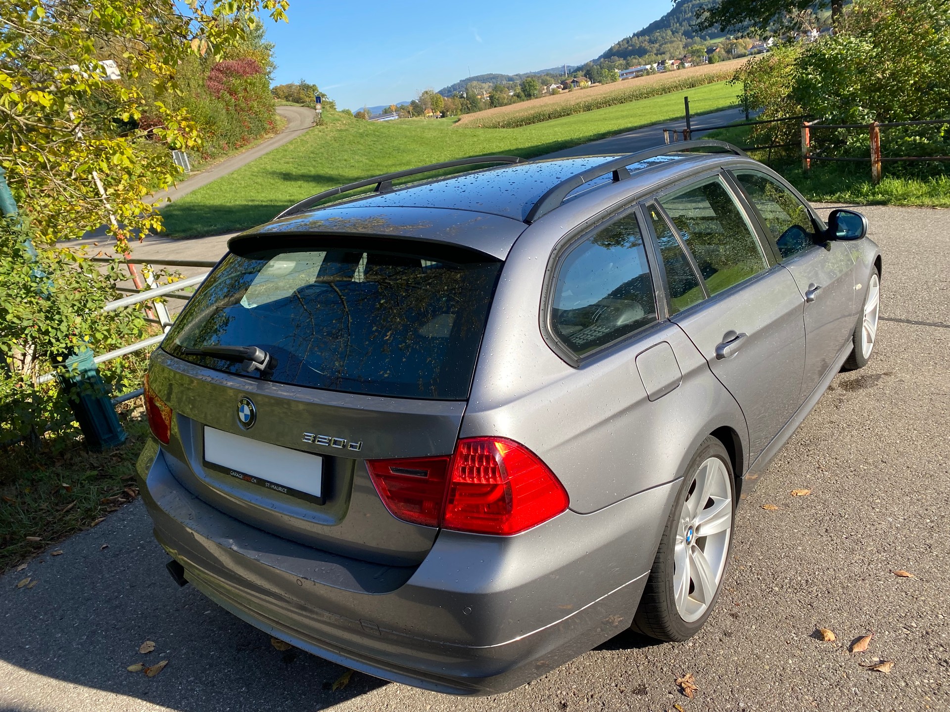 BMW 320d Touring-image-2