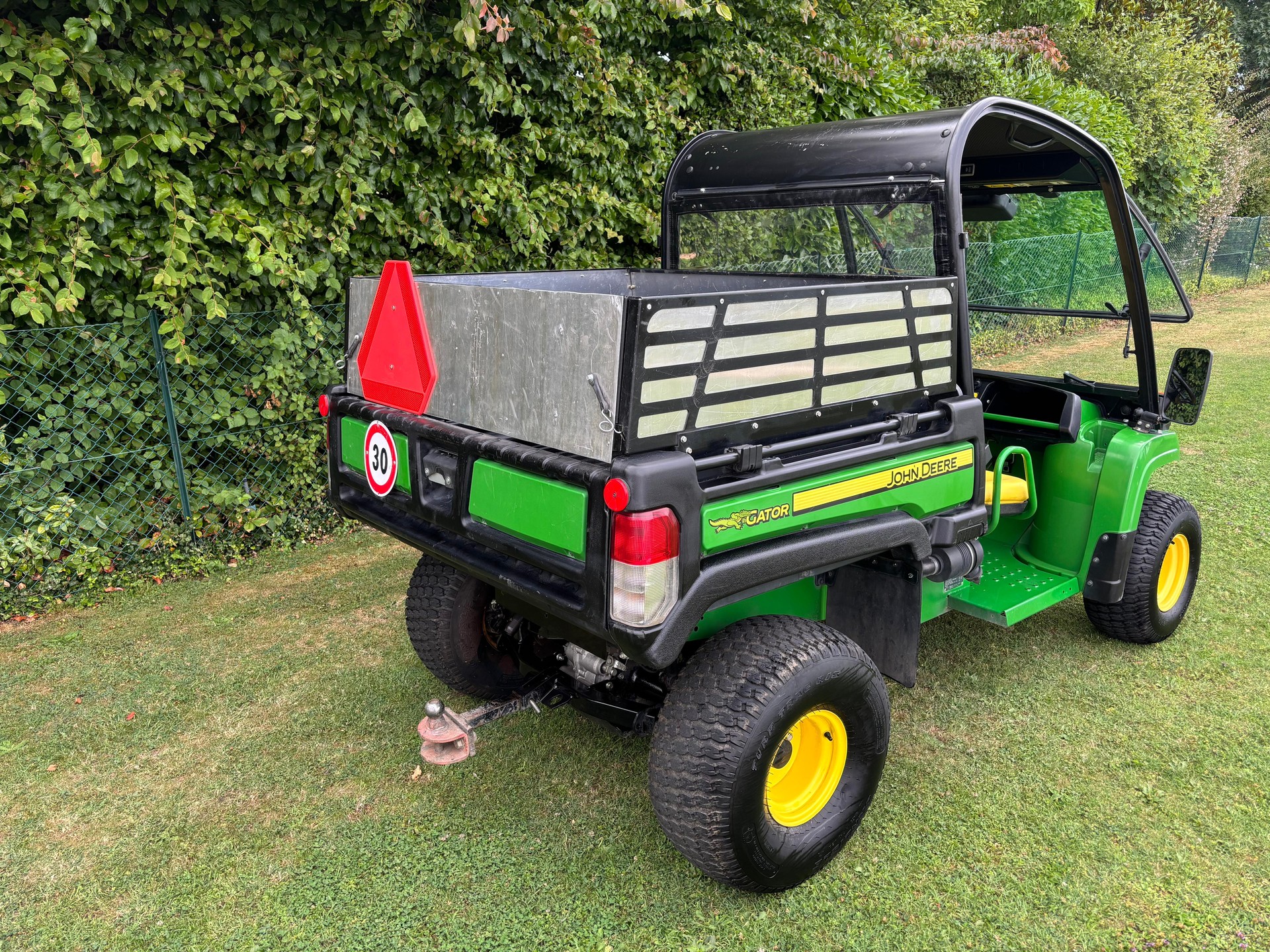 John Deere Gator-showroom-element-3