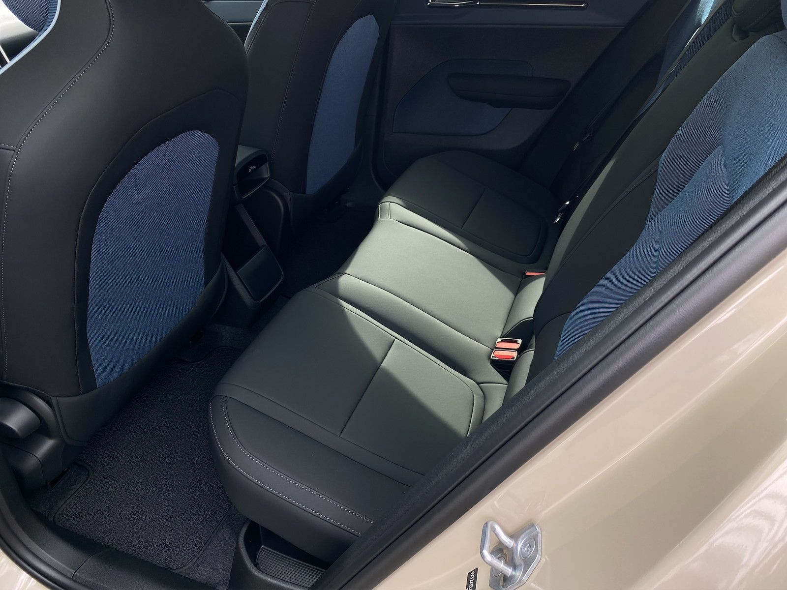 VOLVO EX 30 E60 Core XCITE-image-9