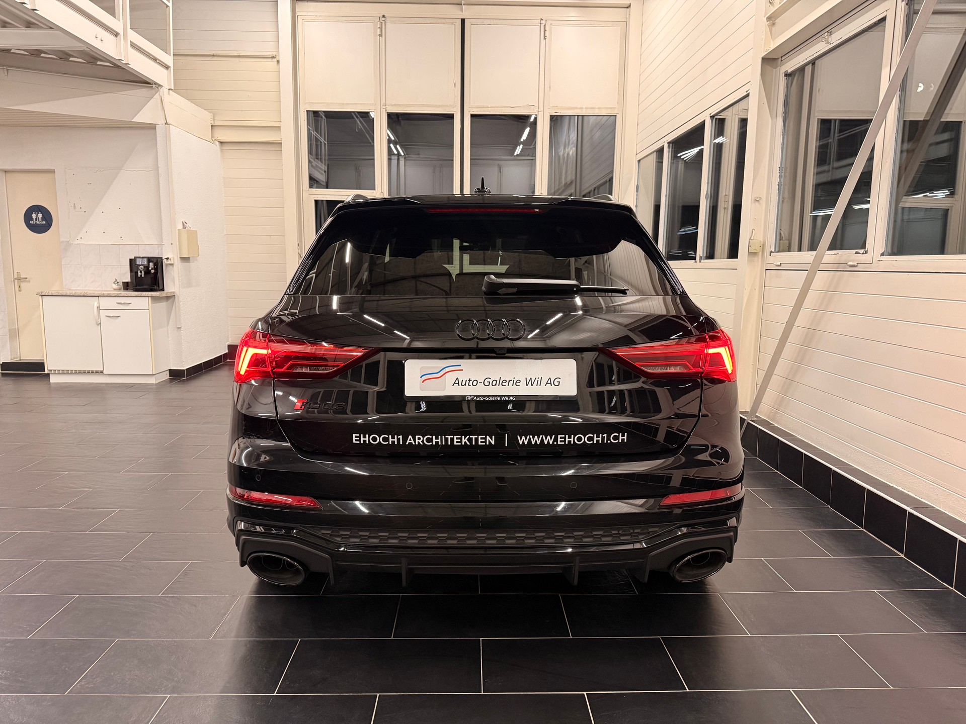 AUDI RS Q3 2.5 TFSI quattro S tronic-image-4