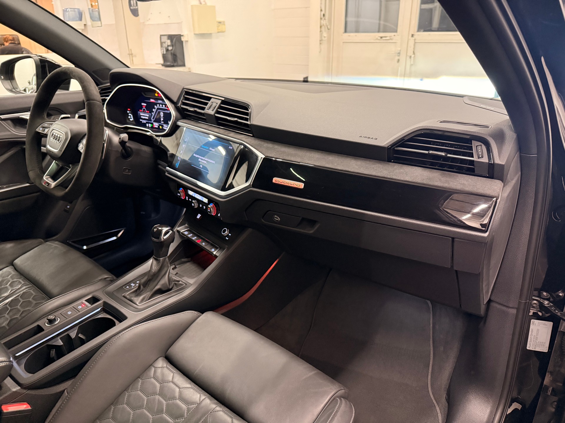 AUDI RS Q3 2.5 TFSI quattro S tronic-image-5
