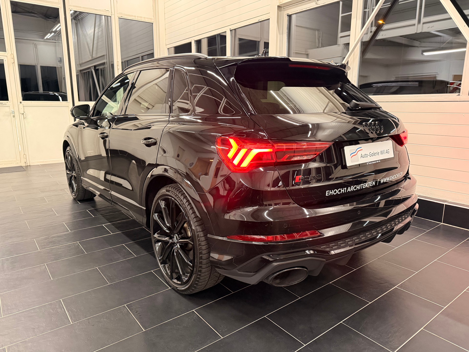 AUDI RS Q3 2.5 TFSI quattro S tronic-showroom-element-3
