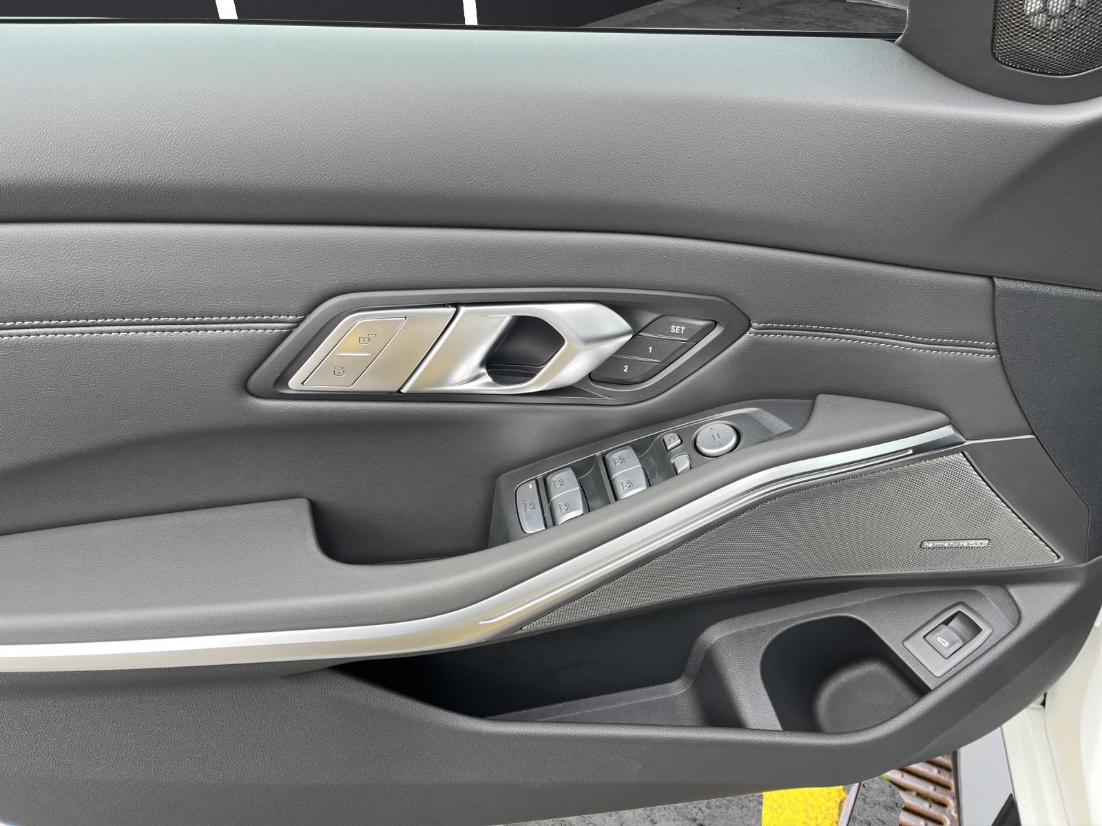 BMW M3 Competition xDrive Touring-image-7
