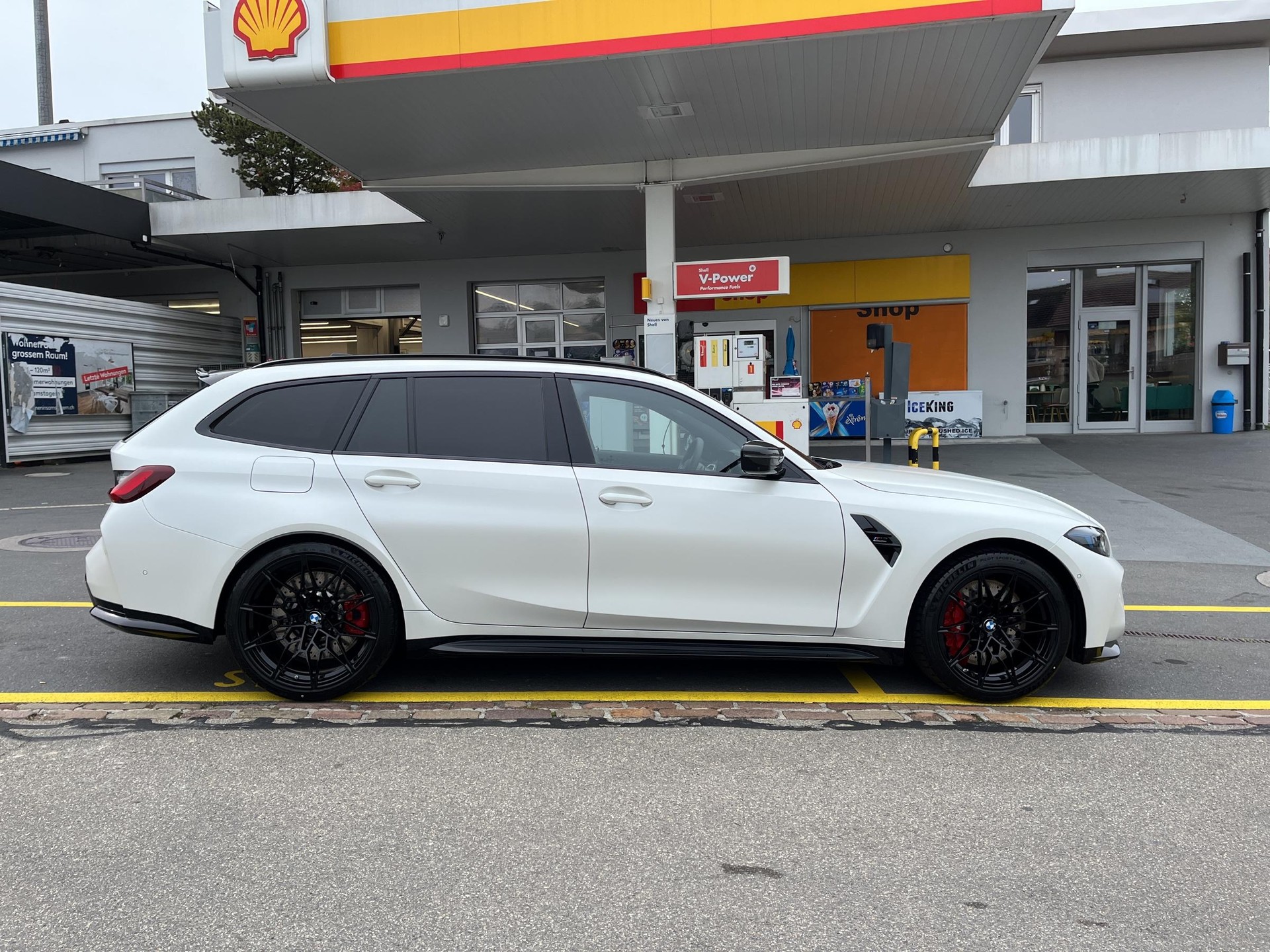 BMW M3 Competition xDrive Touring-image-16