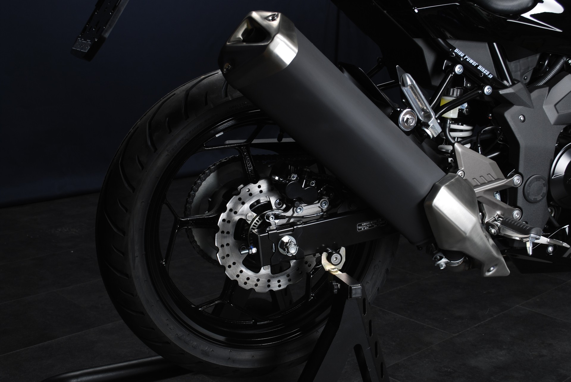KAWASAKI NINJA 125 MY26-showroom-element-1
