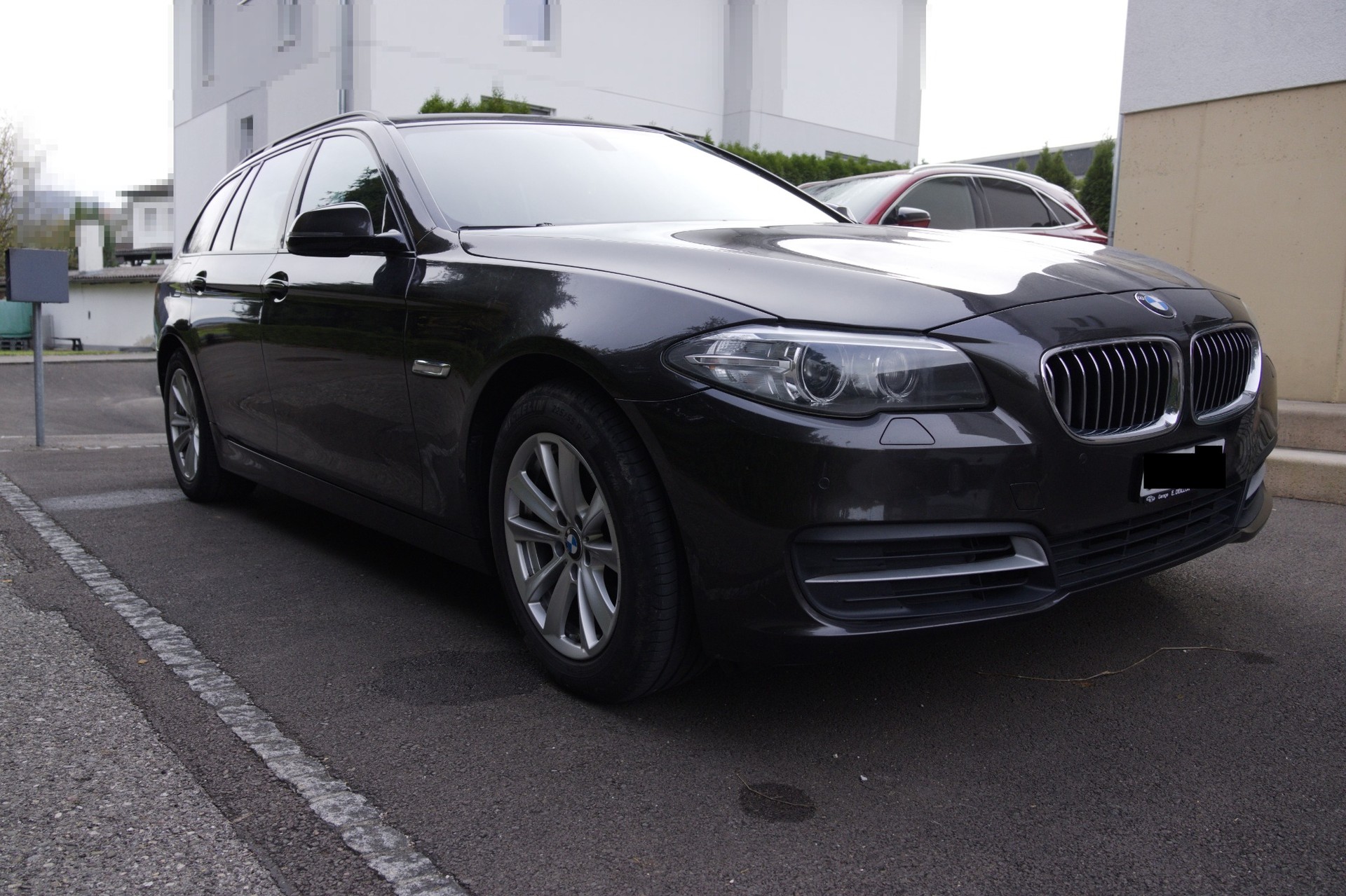 BMW 520i Touring-image-1