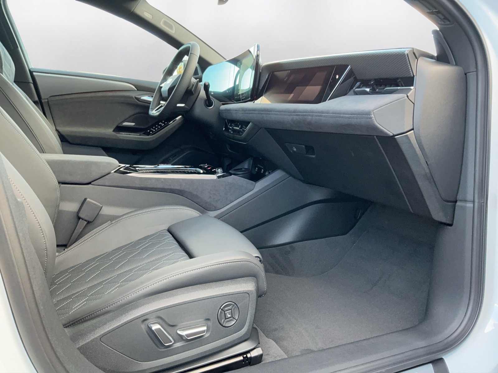 AUDI A6 Avant e-tron quattro-image-12