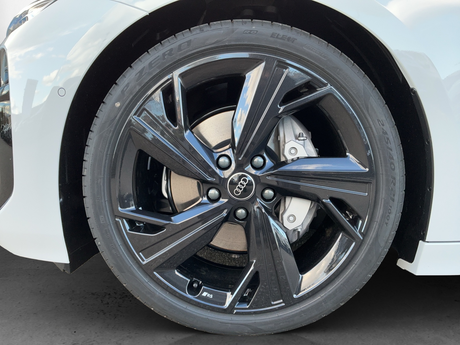 AUDI A6 Avant e-tron quattro-image-14