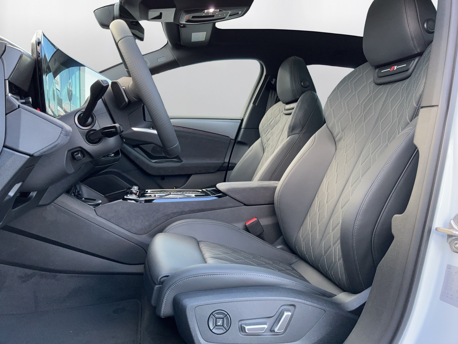 AUDI A6 Avant e-tron quattro-image-9