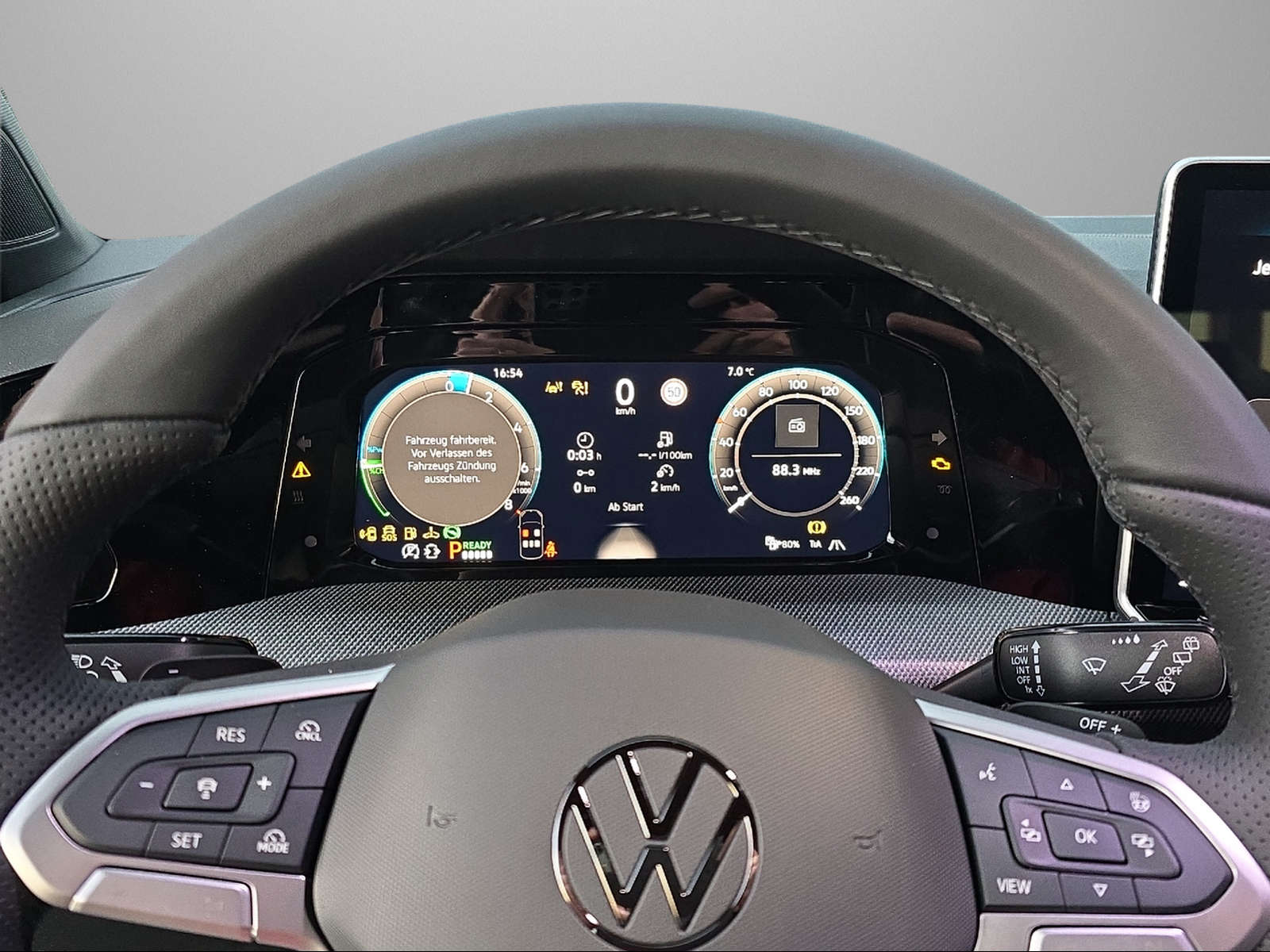 VW VW Golf GTE-image-8