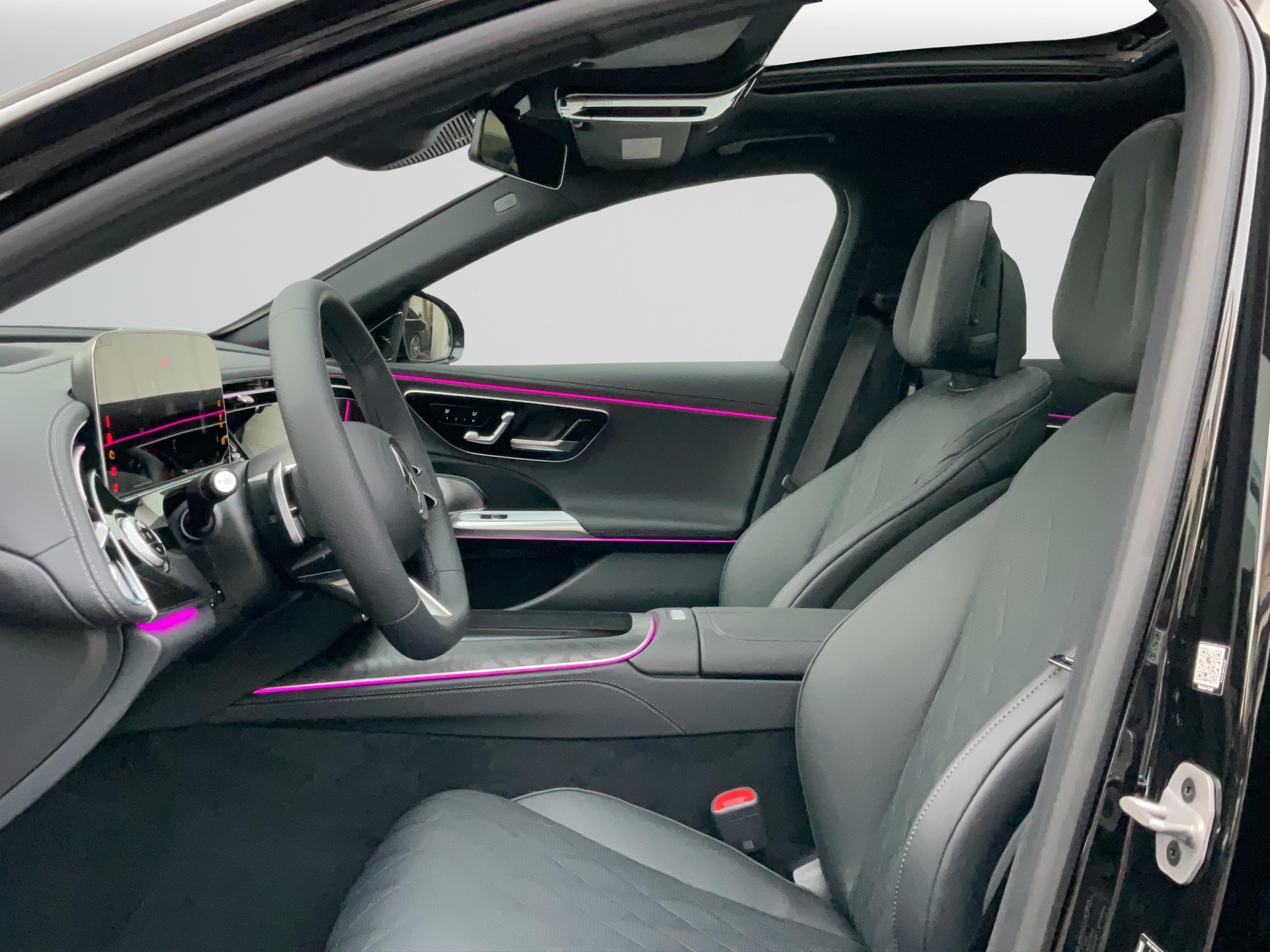 MERCEDES-BENZ E 220 d Kombi AMG Line-image-5