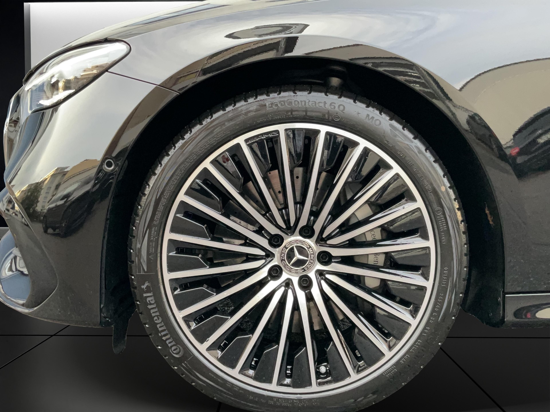 MERCEDES-BENZ E 220 d Kombi AMG Line-image-9