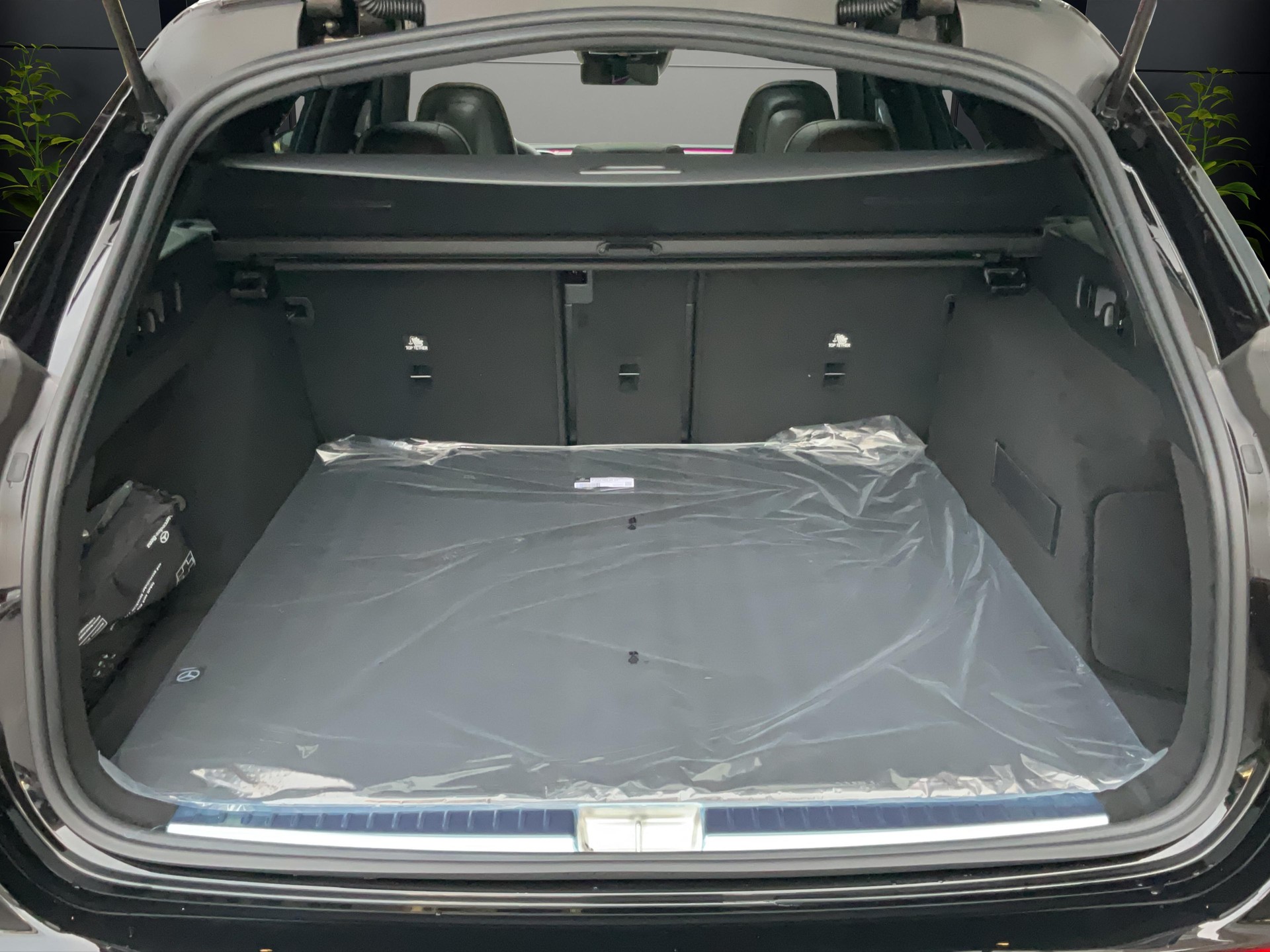 MERCEDES-BENZ E 220 d Kombi AMG Line-image-8