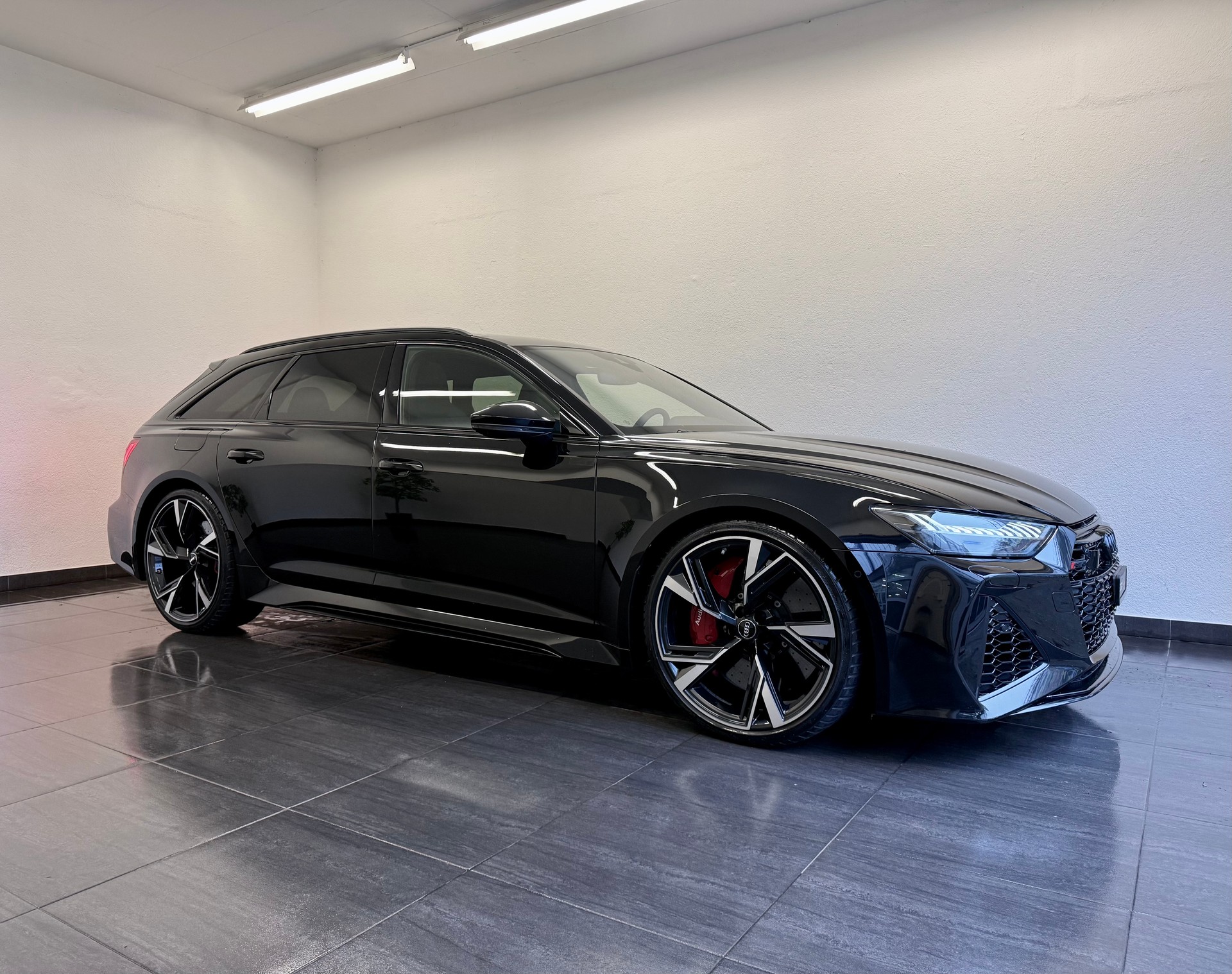 AUDI RS6 Avant-image-0