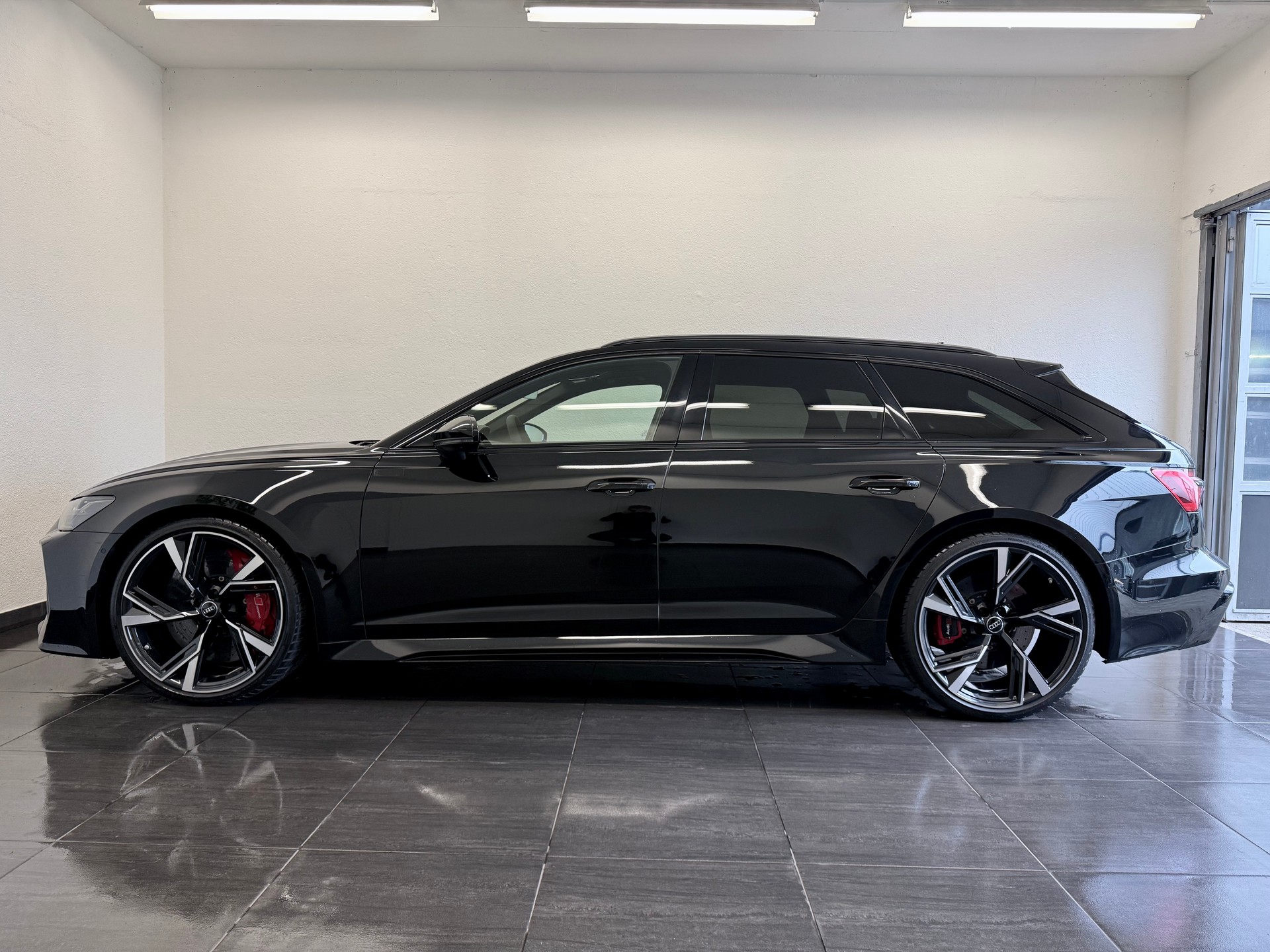 AUDI RS6 Avant-image-6