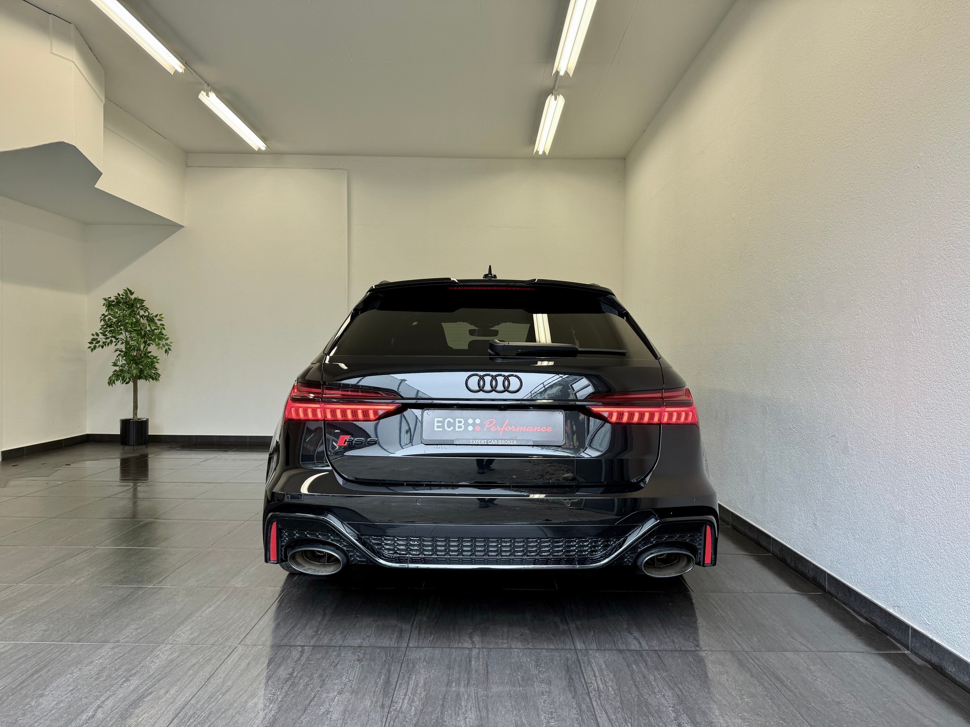 AUDI RS6 Avant-image-10
