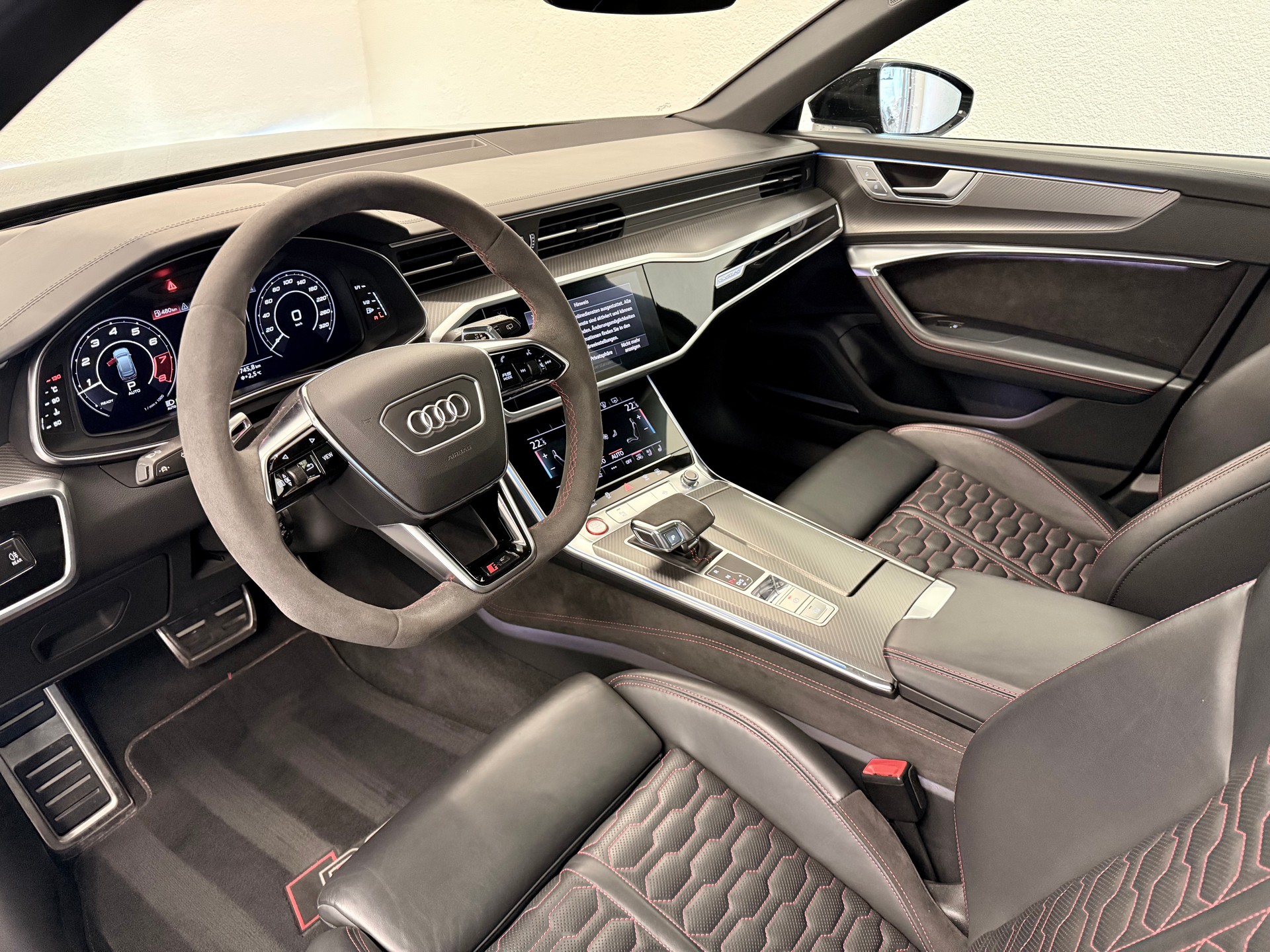 AUDI RS6 Avant-image-16