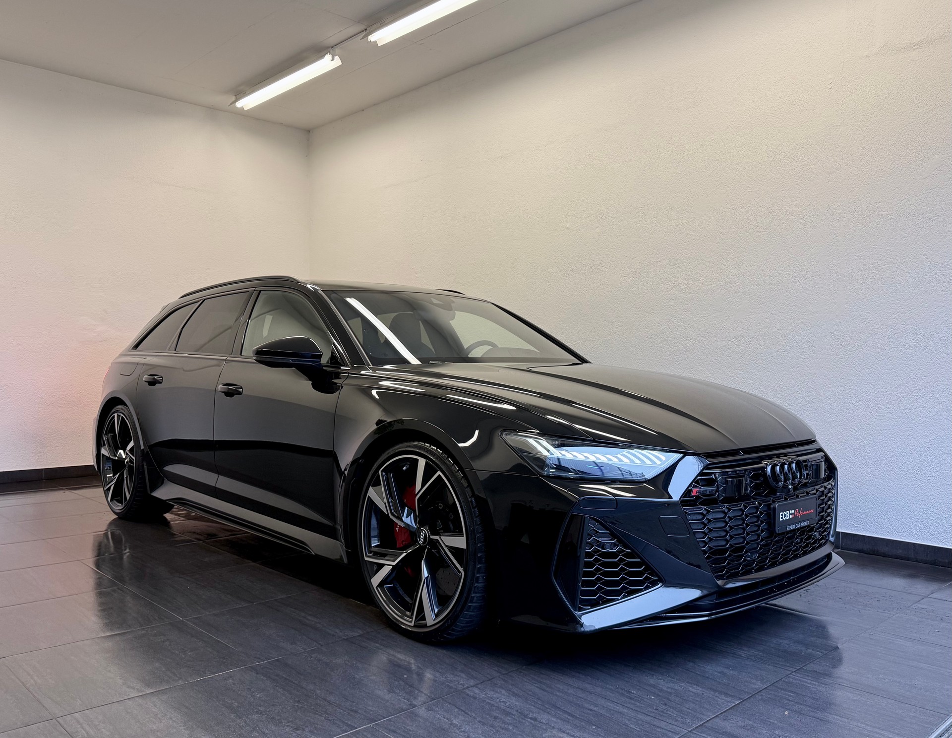 AUDI RS6 Avant-image-1