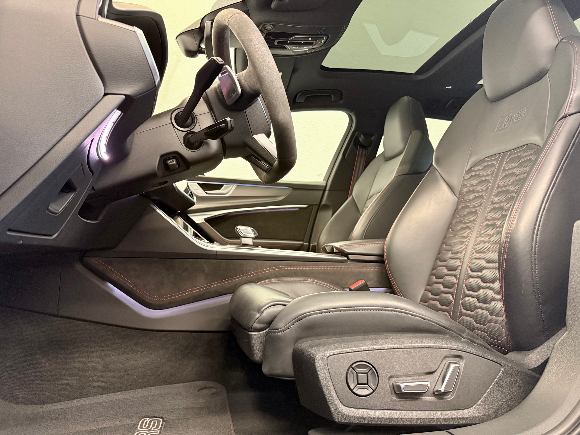 AUDI RS6 Avant-image-14