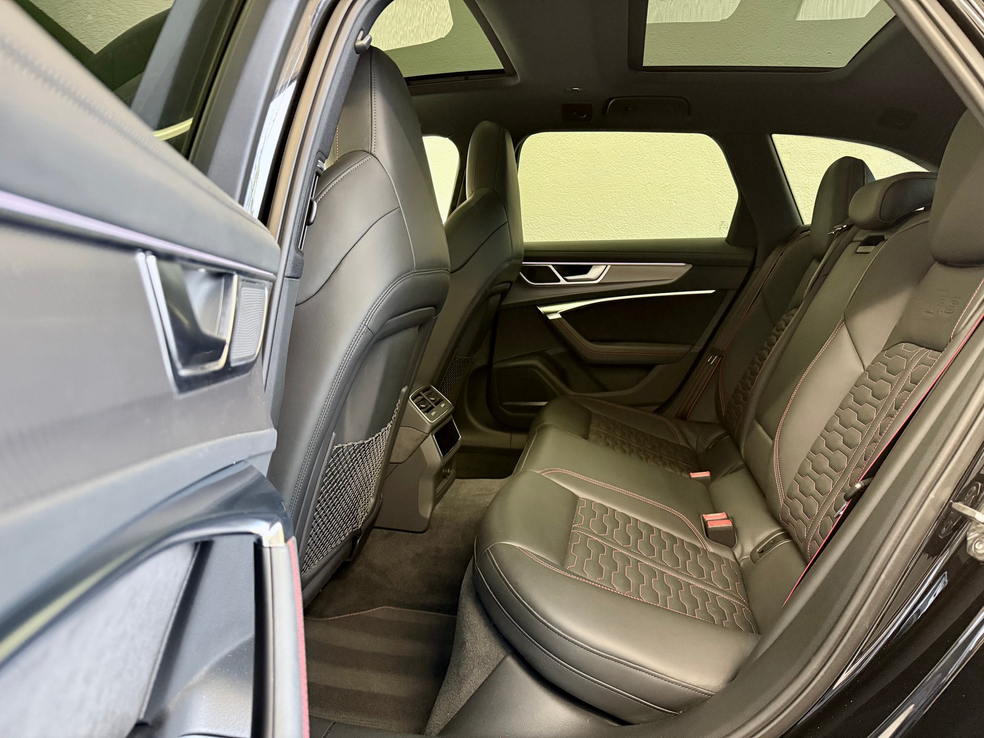 AUDI RS6 Avant-image-18