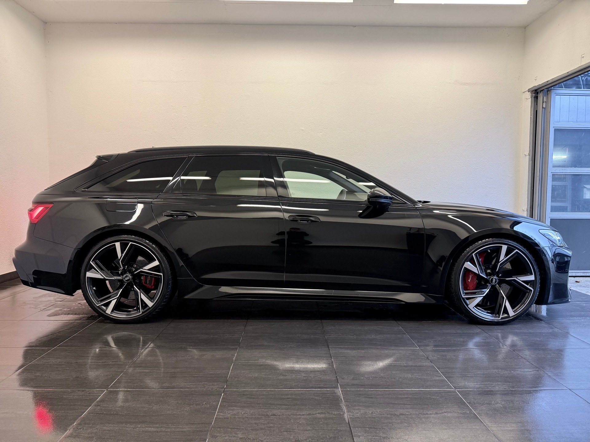 AUDI RS6 Avant-image-4