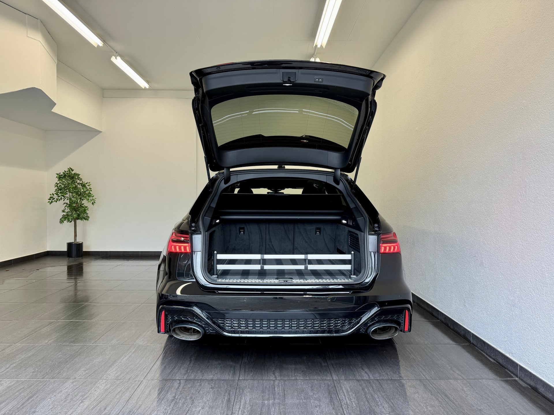AUDI RS6 Avant-image-11