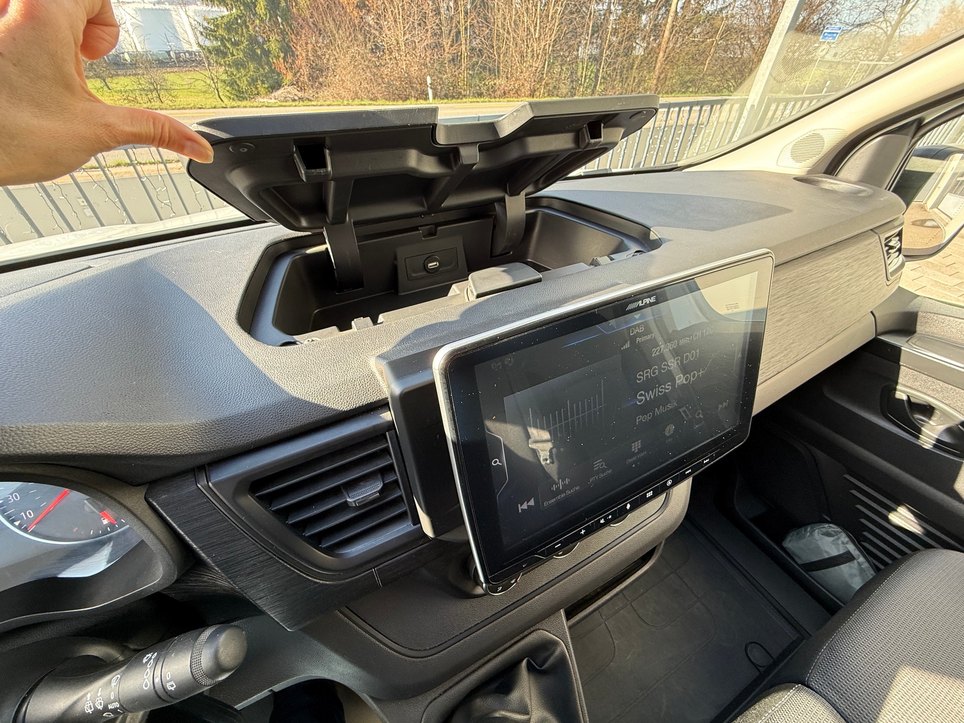 RENAULT Trafic 2.0 Blue dCi 150 Advance 3.5t L2H2 EN mit Anhängerkupplung-image-15