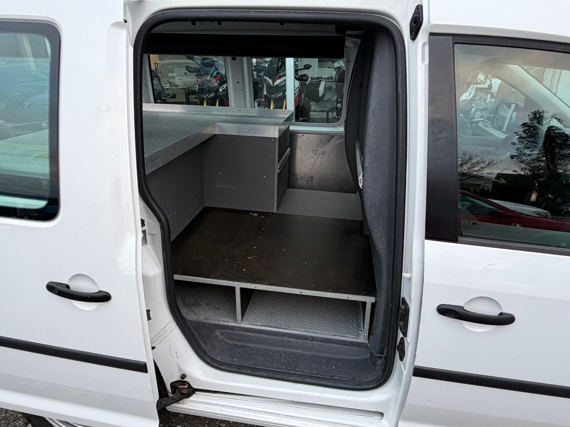 VW Caddy 2.0 TDI 4Motion-image-8